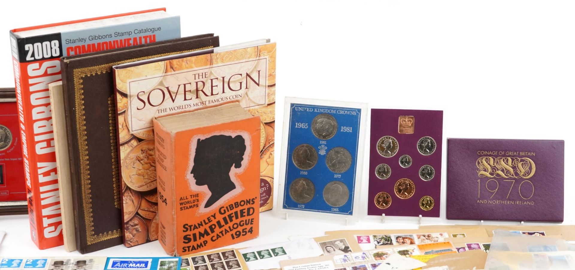 Collection of world stamps and various reference books including The Sovereign, Introduction by - Bild 3 aus 7