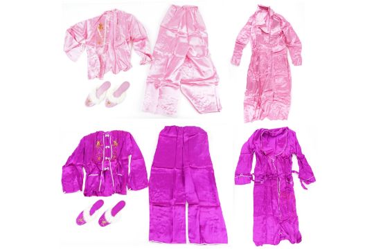 Two vintage Japanese silk pyjama and slipper sets with boxes - Bild 1 aus 6