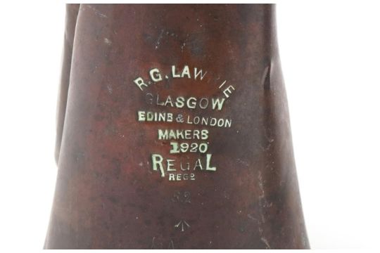 R G Lawrie Glasgow 1920 copper and brass bugle and a Mayers & Harrison Ltd brass bugle, the - Bild 2 aus 5