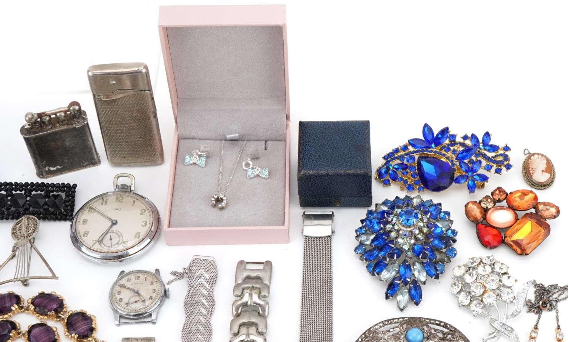 Vintage and later jewellery, wristwatches and objects including jewelled brooches, necklaces and - Bild 3 aus 7