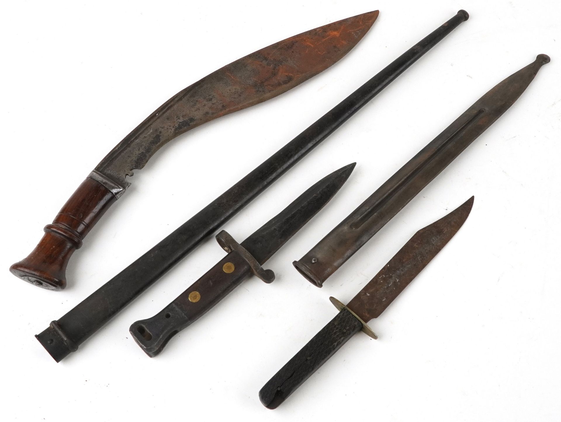 Military interest edged weapons and two scabbards including a Gurkha's knife, the largest 54cm in - Bild 3 aus 6