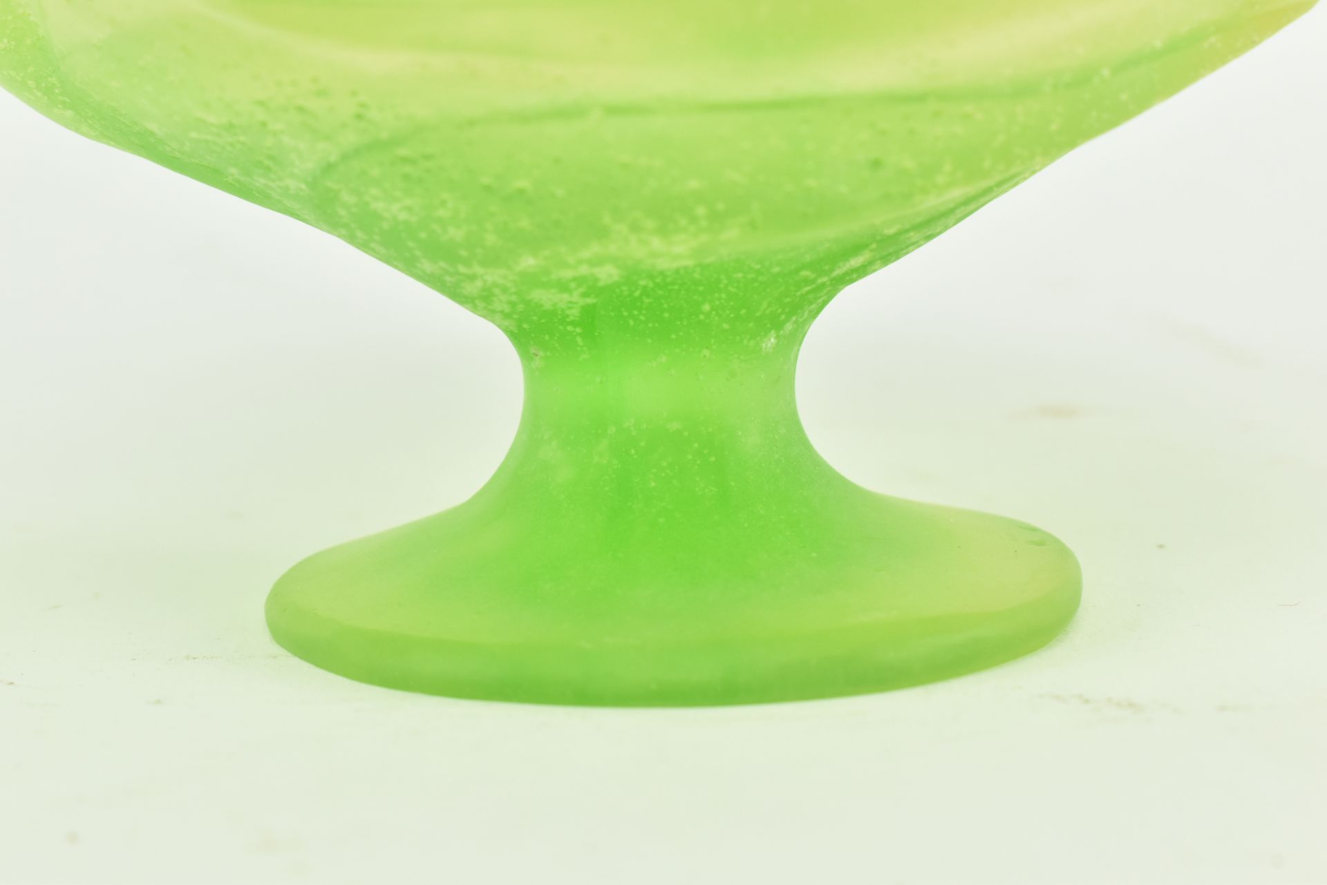 DAUM, FRANCE - PATE DE VERRE GREEN ORCHID FOOTED BOWL - Image 5 of 6