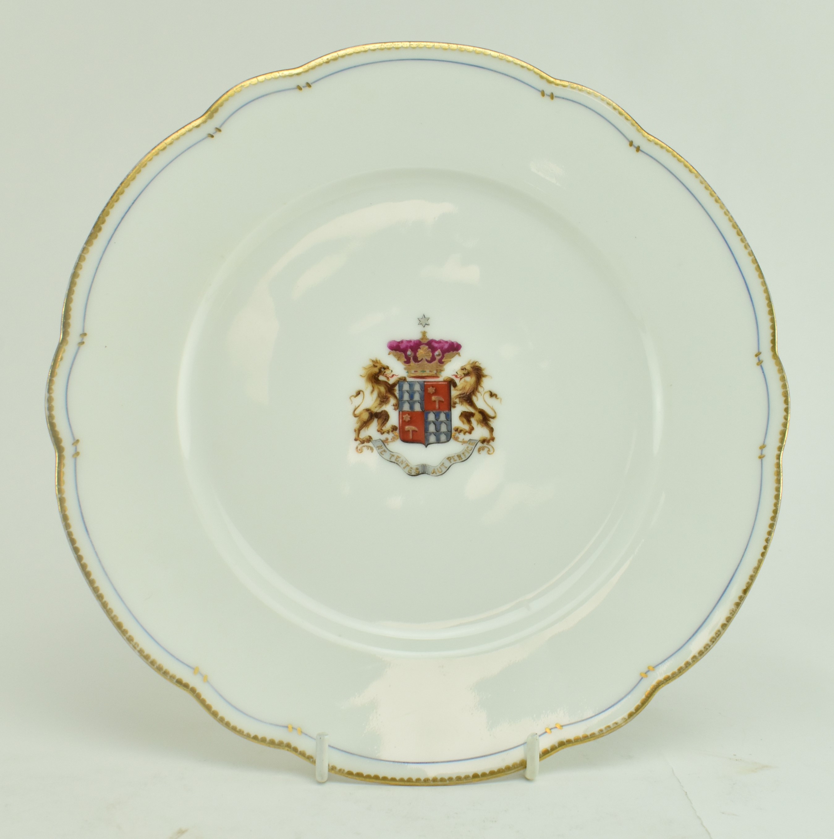 19TH CENTURY CONTINENTAL COAT OF ARMS DESSERT PLATE - Image 2 of 5