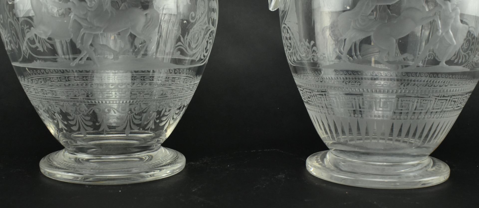 PAIR OF VICTORIAN CIRCA 1860 ENGRAVED GLASS EWERS - Bild 7 aus 8