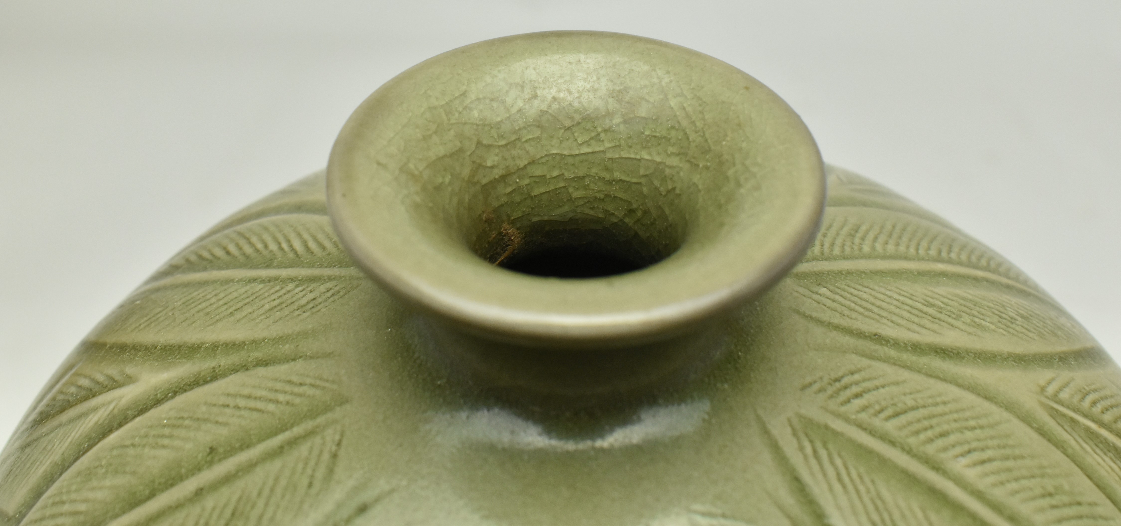 CHINESE EARLY MING DYNASTY YAOZHOU STONEWARE CELADON VASE - Image 3 of 7