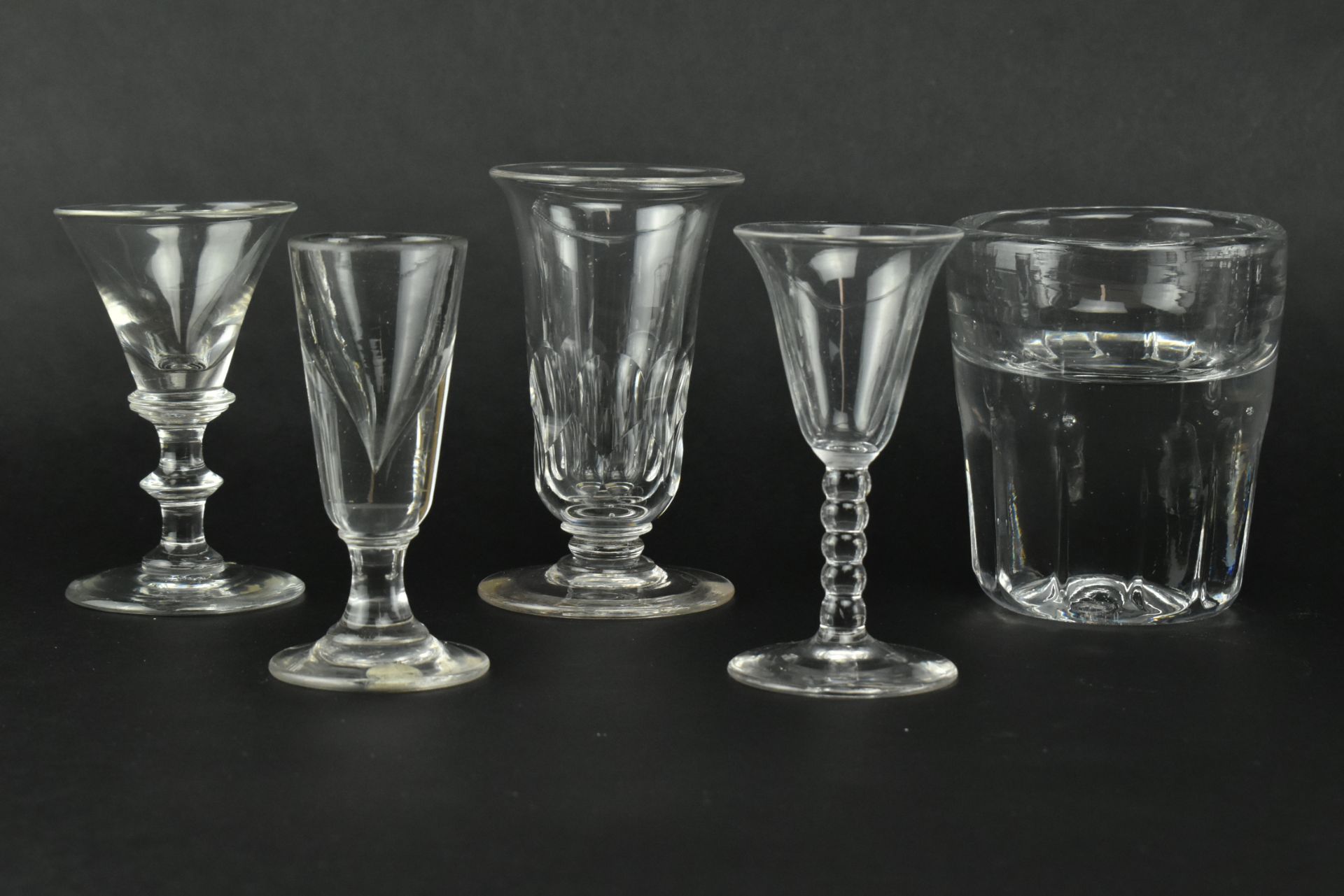 THIRTEEN GEORGE II & LATER CORDIAL & DRAM DRINKING GLASSES - Image 3 of 8