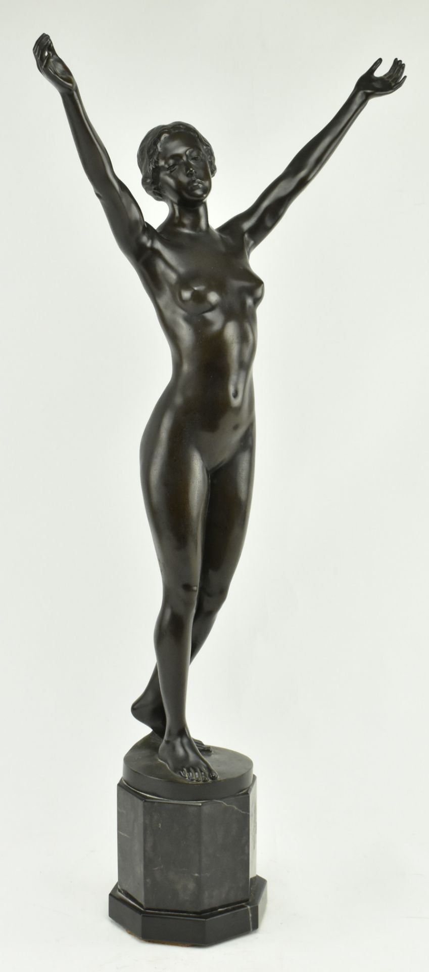 AFTER PAUL AICHELE (1859-1920) - BRONZE SCULPTURE OF LADY