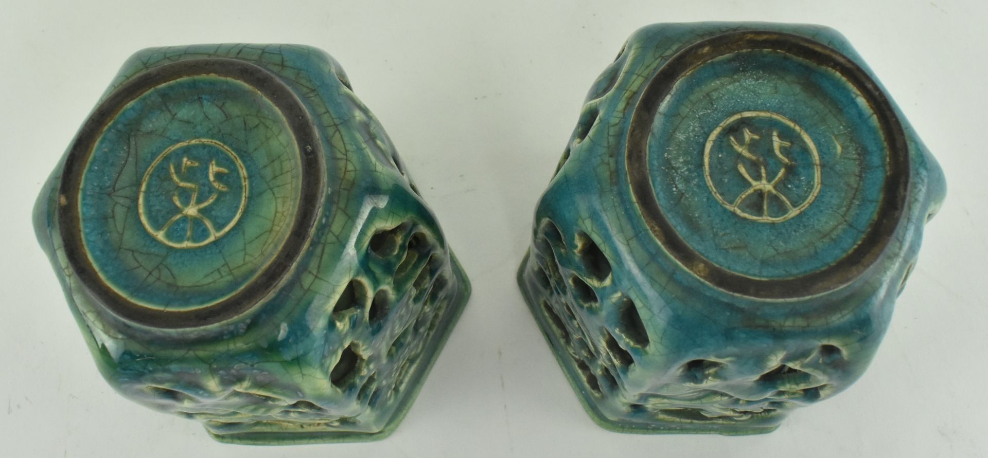 PAIF OF CHINESE TANG DYNASTY BLUE GLAZED HEXAGONAL POTS - Bild 7 aus 8