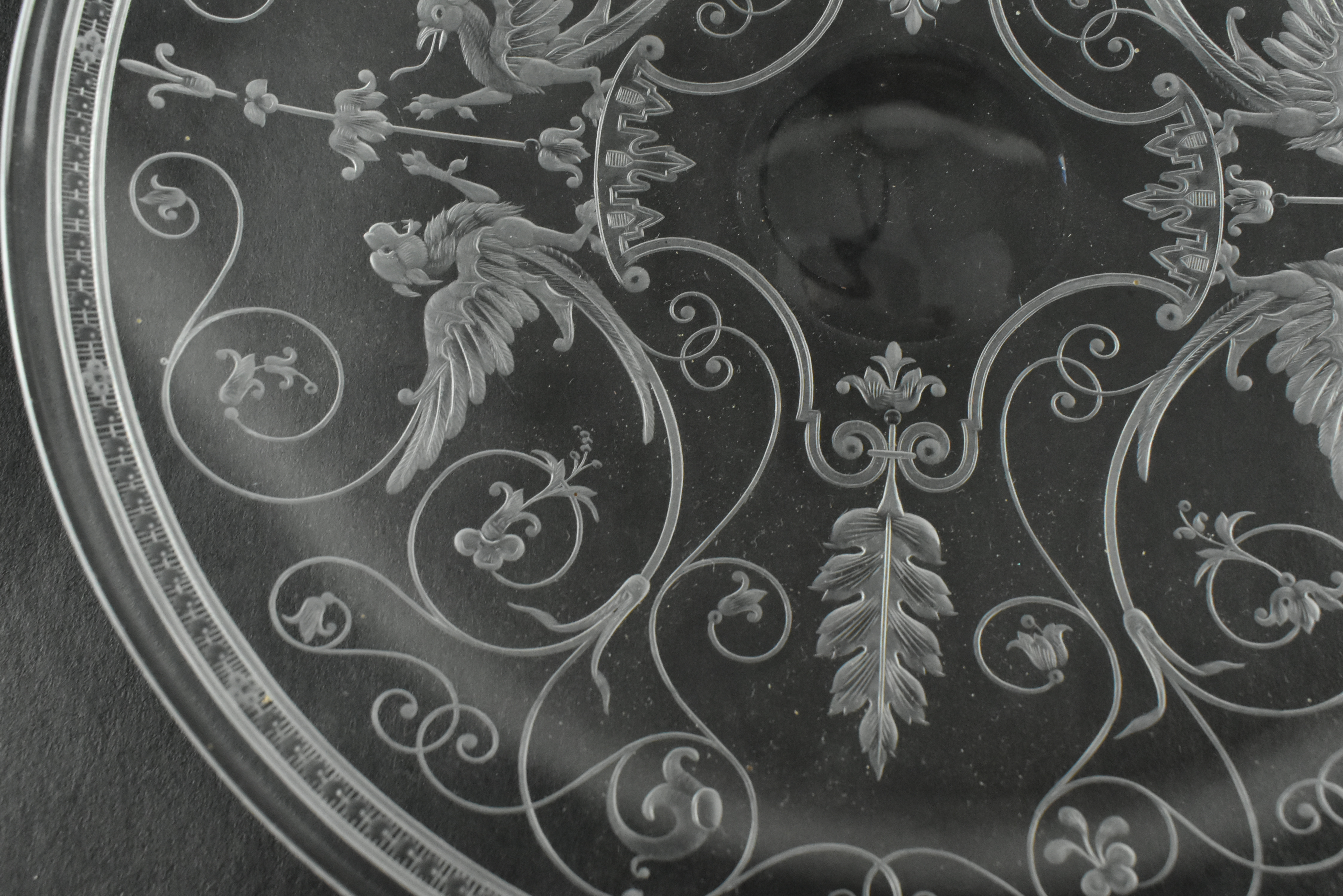 CIRCA 1860 STOURBRIDGE ENGRAVED GLASS PLATE - Image 6 of 7