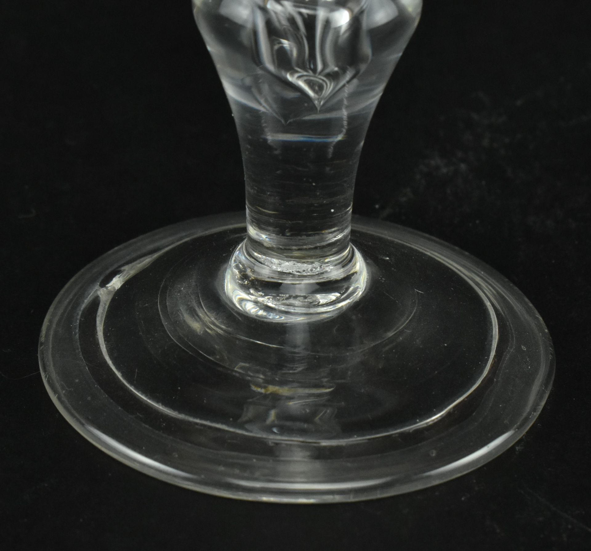 RARE 18TH CENTURY DUTCH STIPPLE ENGRAVED WINE GLASS - Bild 5 aus 8