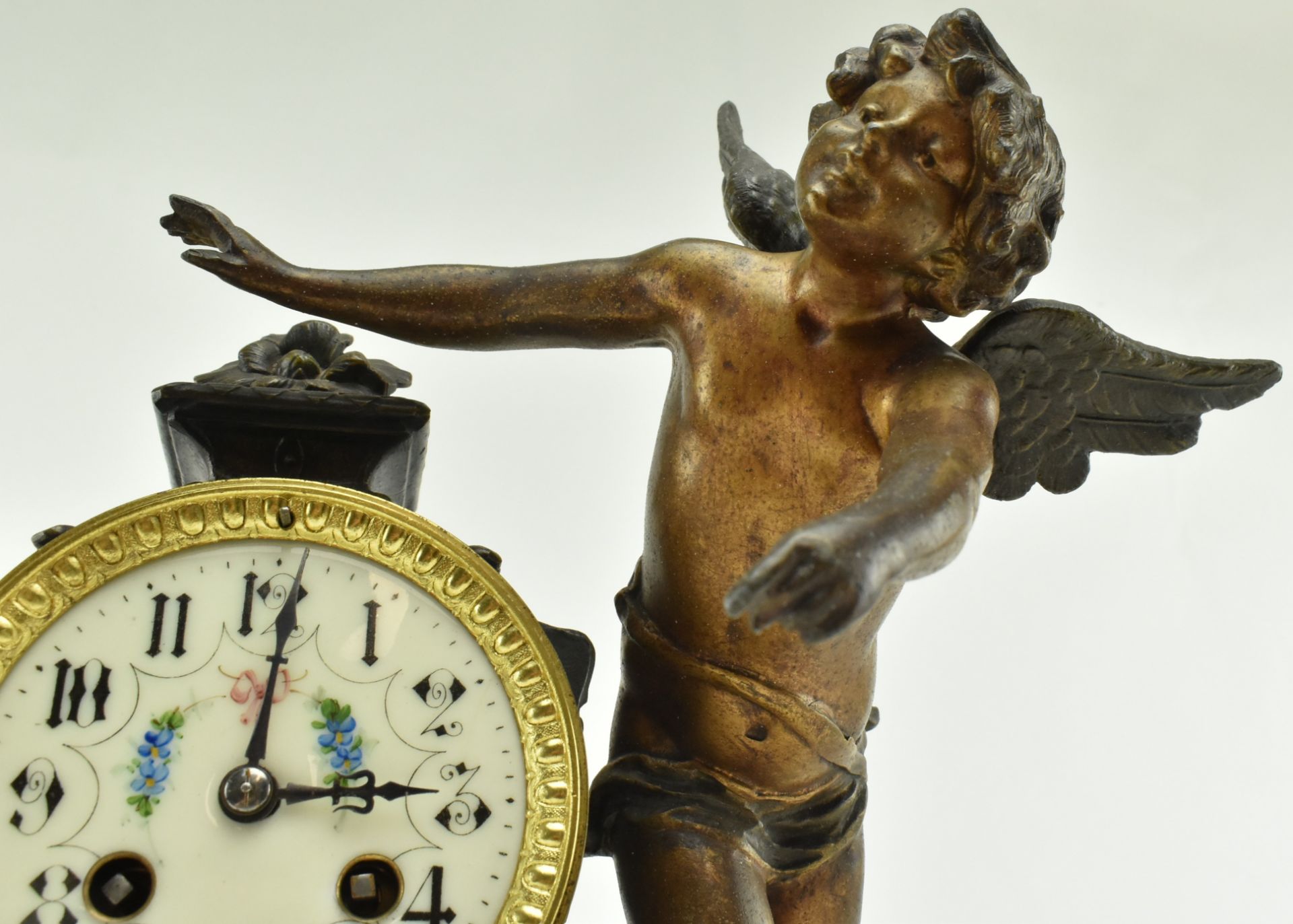 EARLY 20TH CENTURY FRENCH MARBLE AND SPELTER CLOCK - Image 6 of 10