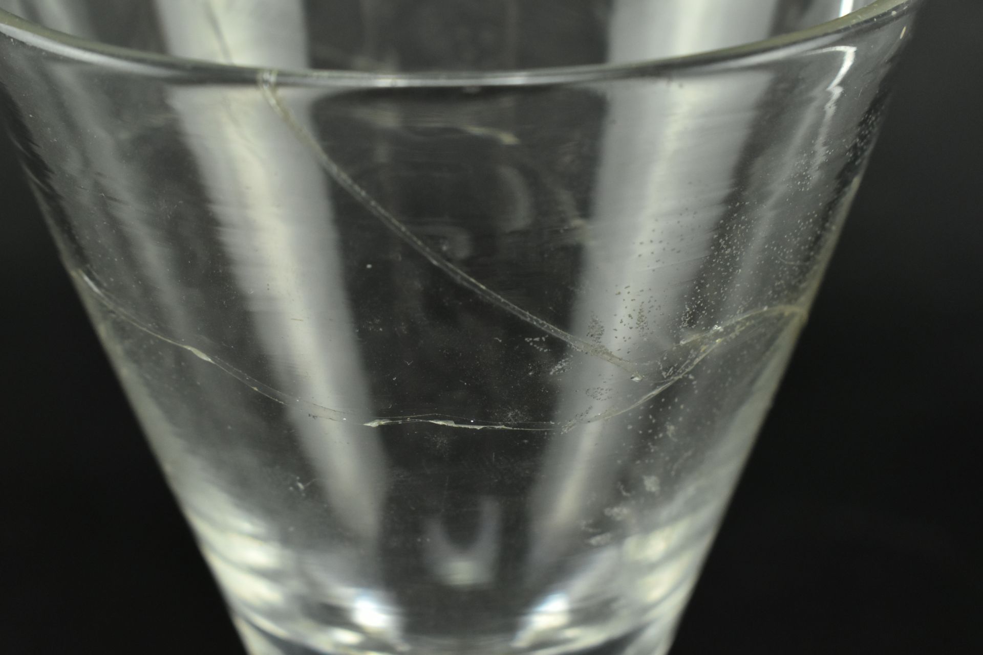 RARE 18TH CENTURY DUTCH STIPPLE ENGRAVED WINE GLASS - Bild 8 aus 8