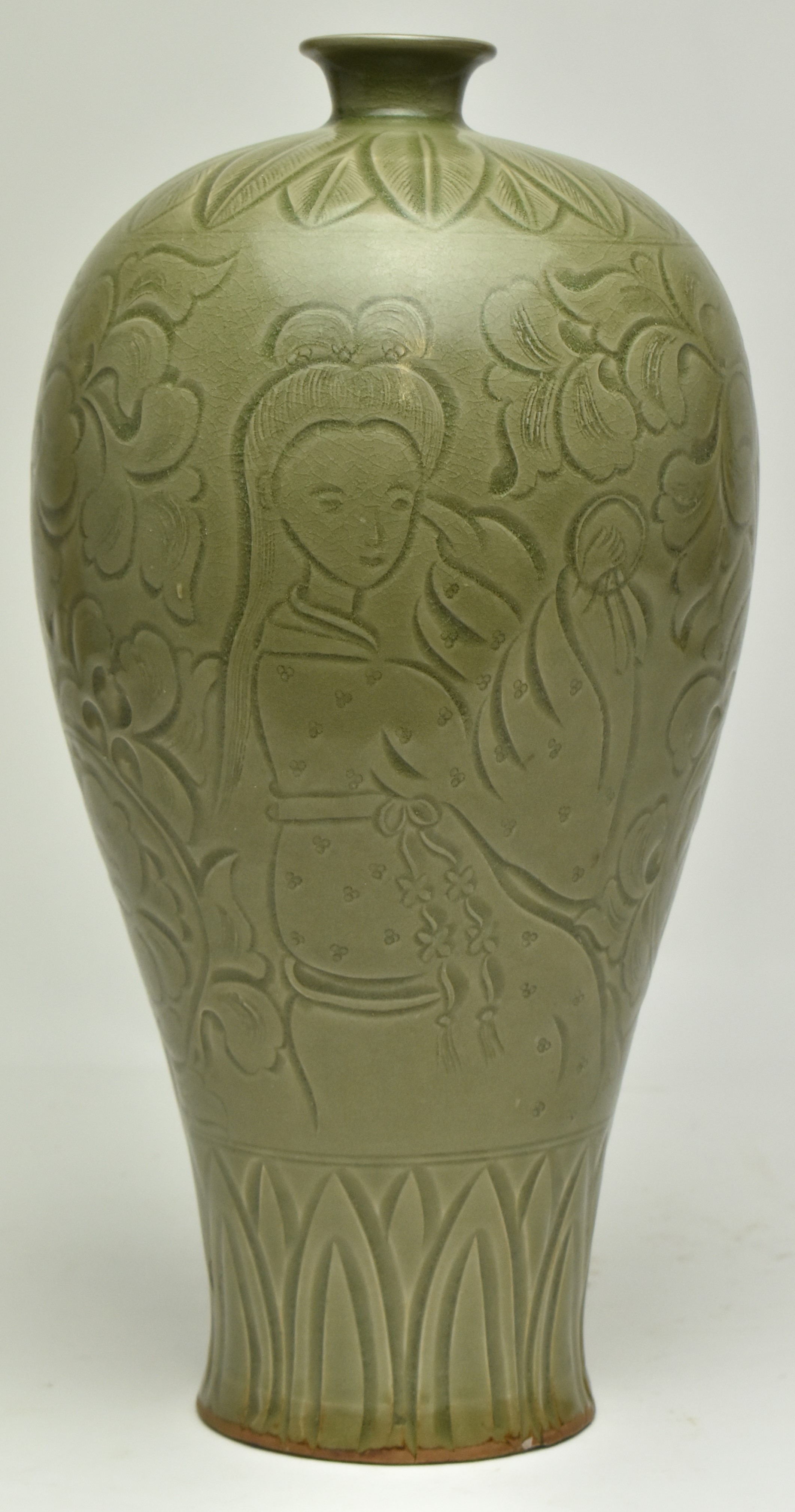 CHINESE EARLY MING DYNASTY YAOZHOU STONEWARE CELADON VASE