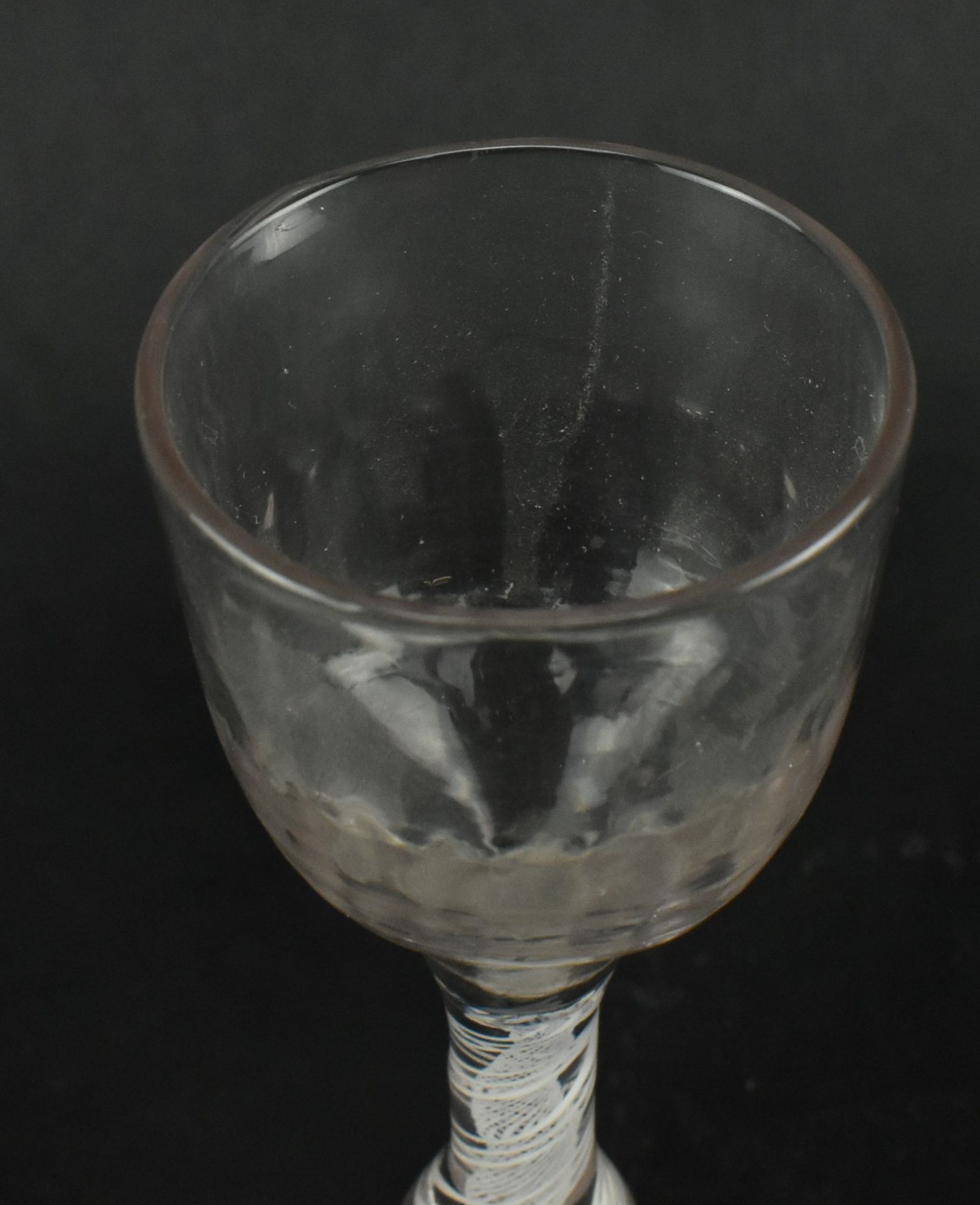 18TH CENTURY RIB MOULDED TWIN TWIST DRINKING WINE GLASS - Bild 2 aus 8