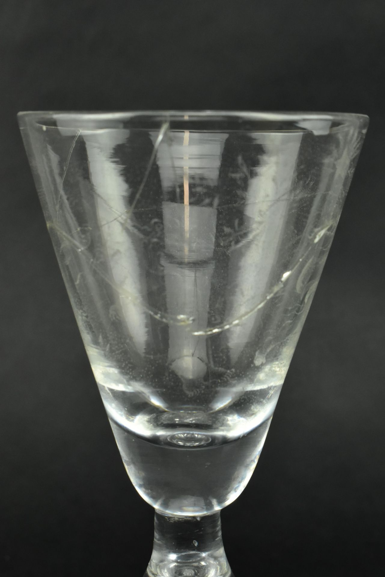 RARE 18TH CENTURY DUTCH STIPPLE ENGRAVED WINE GLASS - Bild 3 aus 8