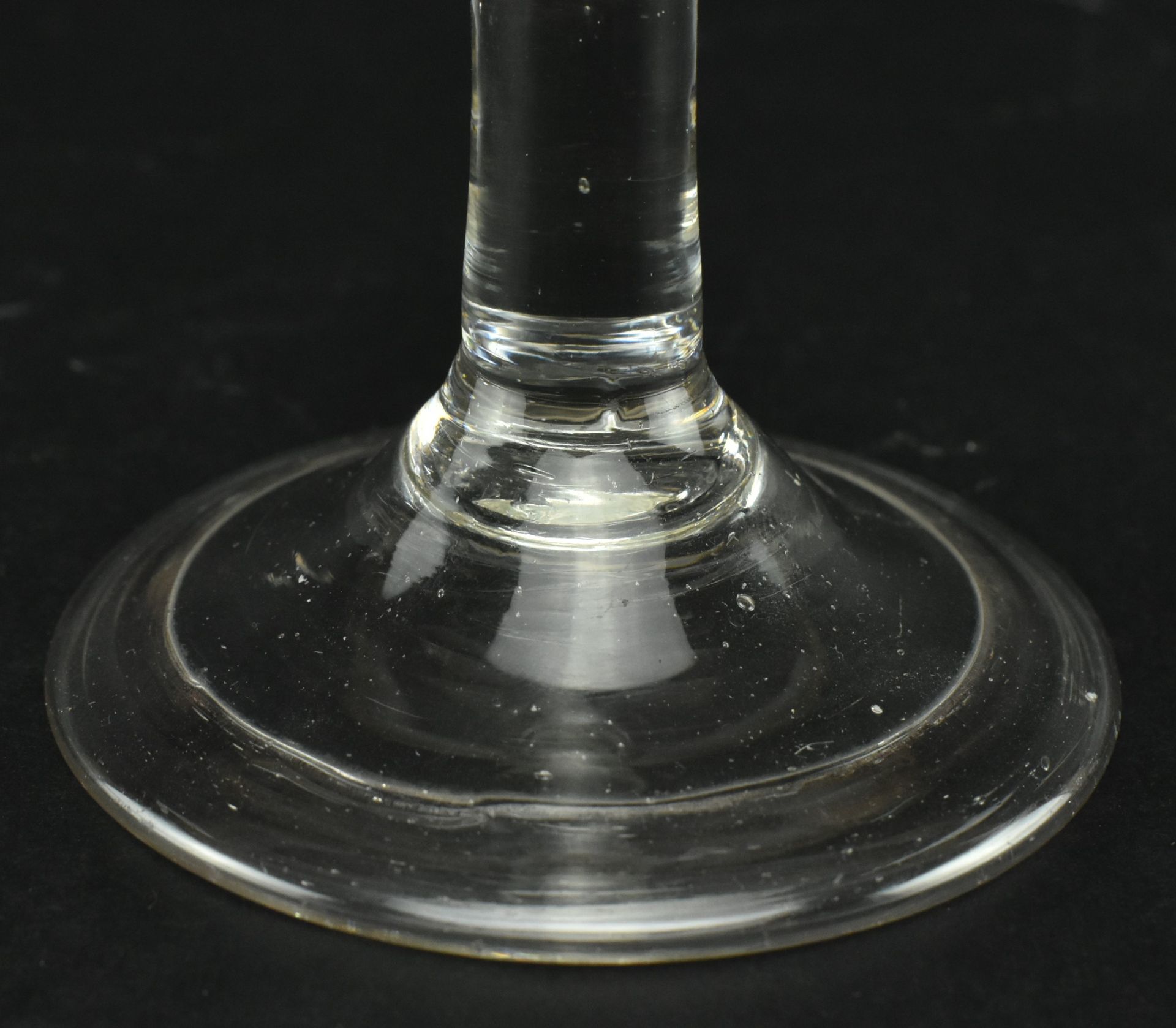 LATE GEORGE II HAND BLOWN FOLDED FOOT WINE GLASS - Bild 5 aus 6