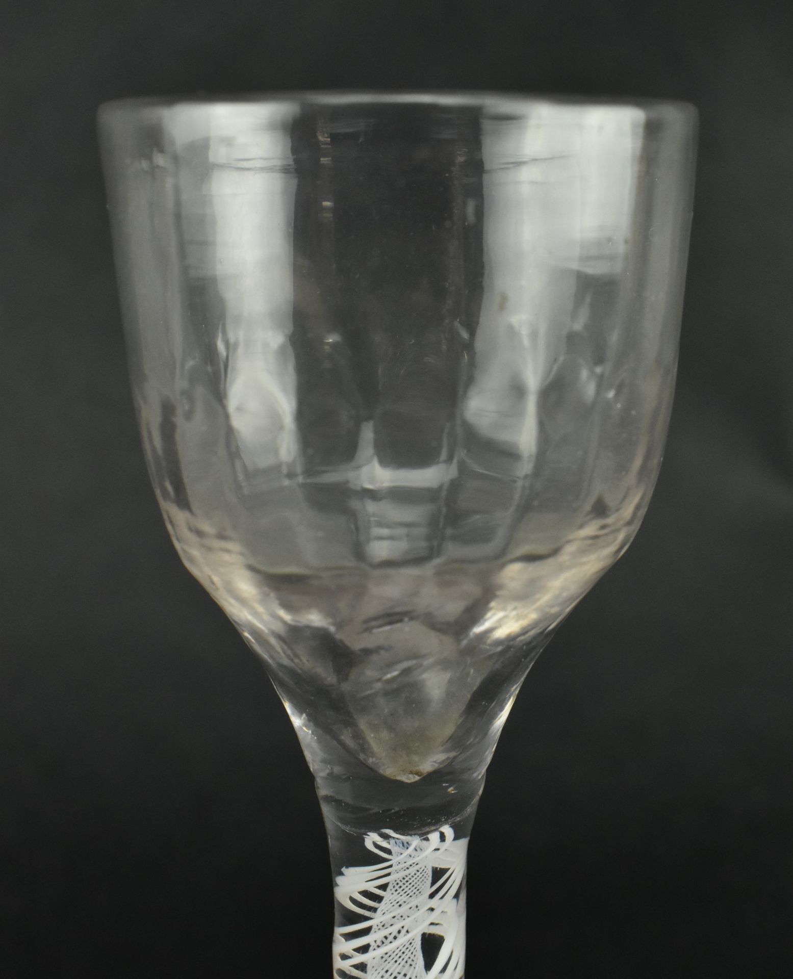 18TH CENTURY RIB MOULDED TWIN TWIST DRINKING WINE GLASS - Bild 3 aus 8