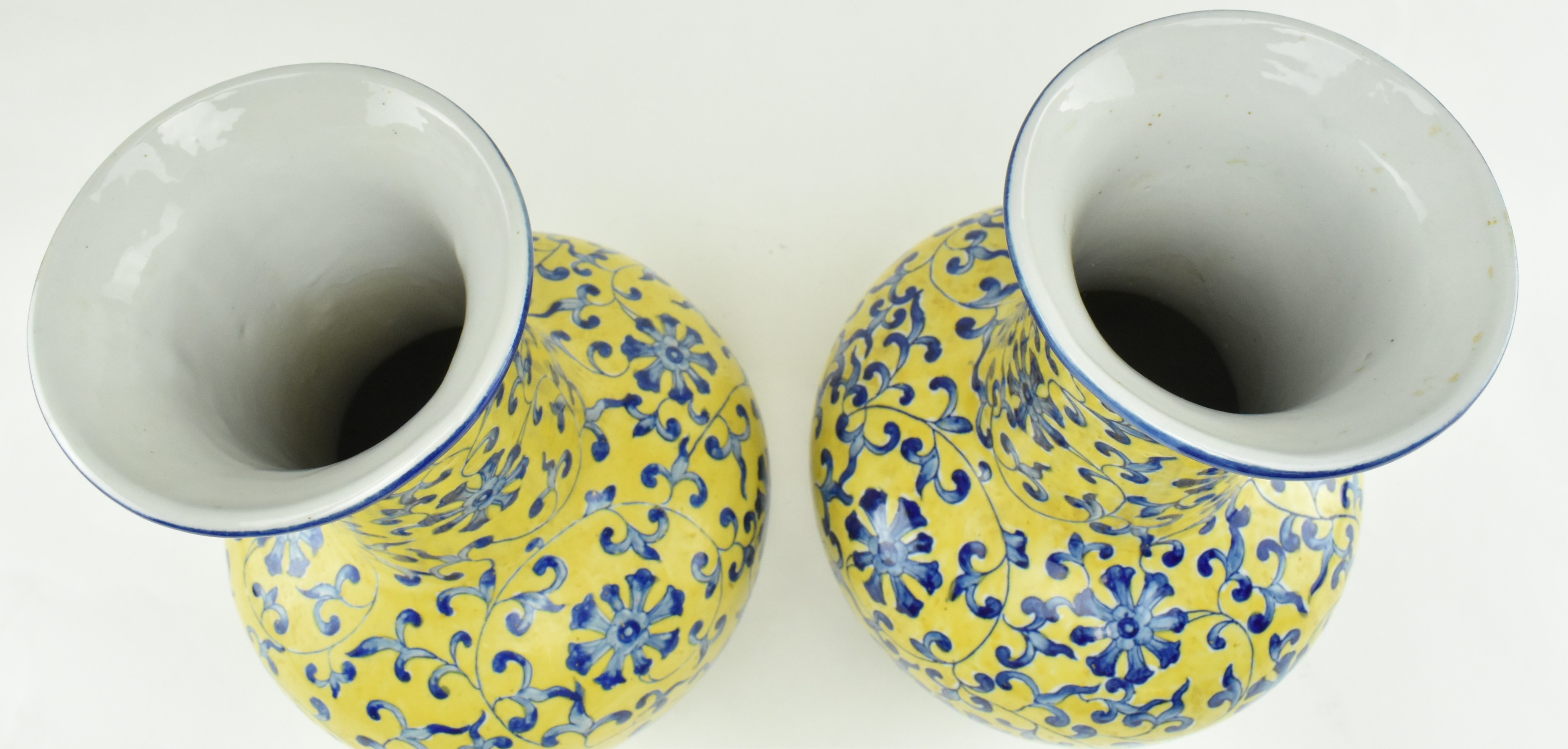 PAIR OF CHINESE QIANLONG CERAMIC YELLOW VASES - Image 2 of 6