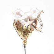 18CT GOLD & PEARL ELEPHANT HAT PIN