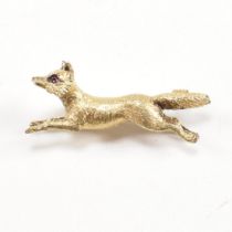 19TH CENTURY VICTORIAN 15CT GOLD & RUBY FOX BROOCH PIN