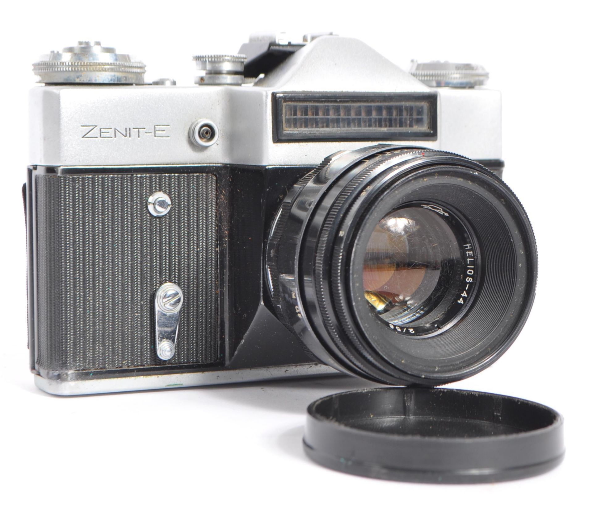 20TH CENTURY ZENIT E 35MM SLR AND TWO BOX CAMERAS - Bild 2 aus 4