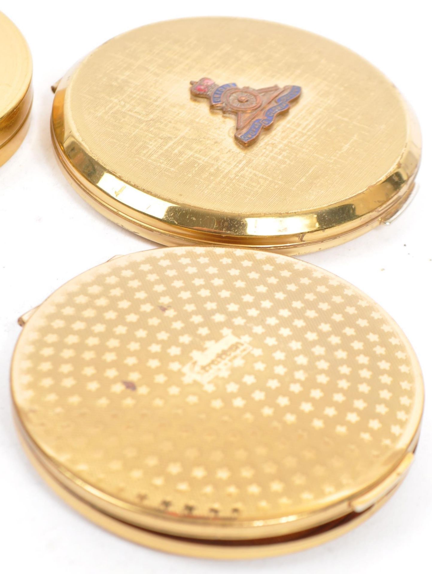 COLLECTION OF VINTAGE VANITY COMPACTS - STRATTON - MAGARET ROSE - Bild 2 aus 7