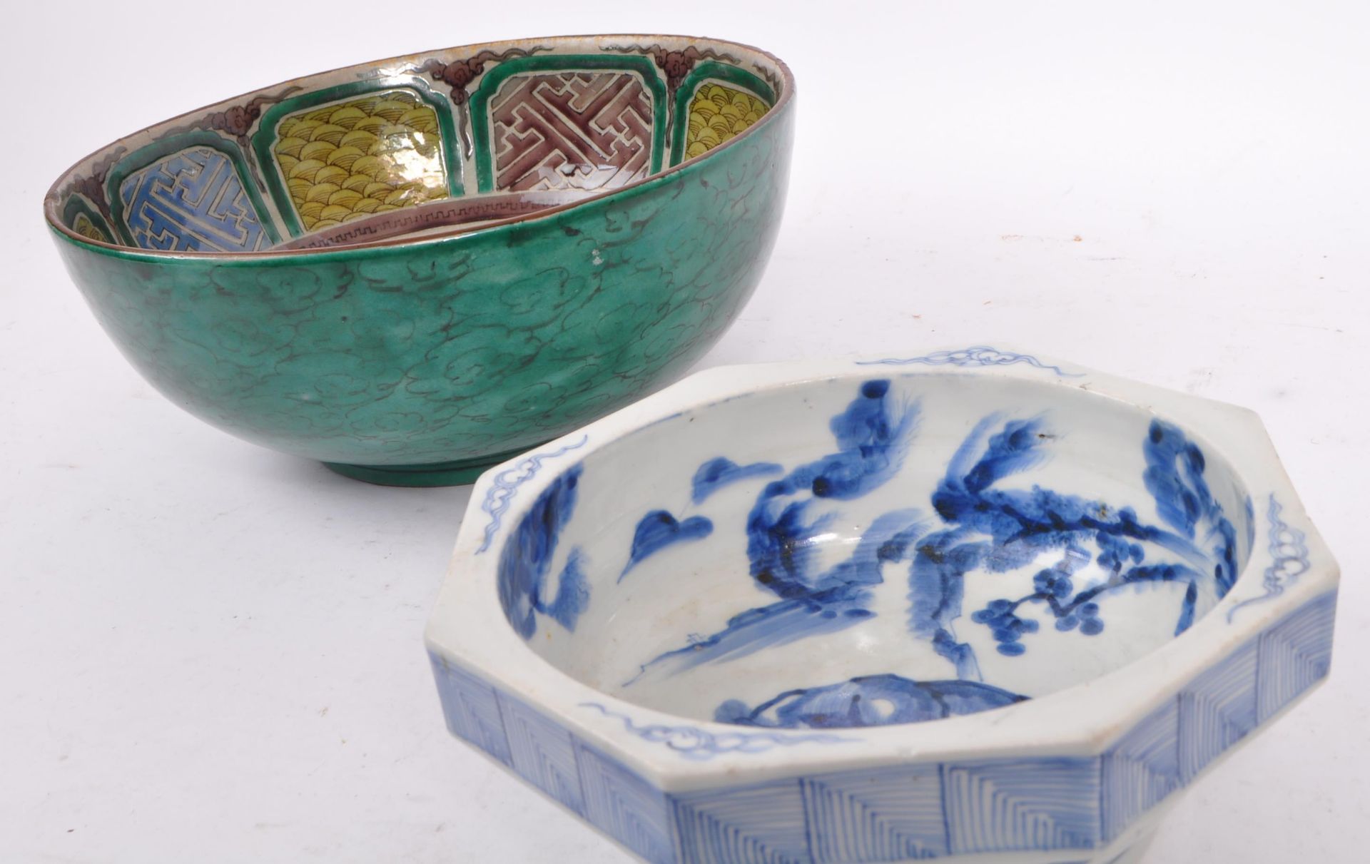 TWO MID 20TH CENTURY ASIAN CHINESE HAND PAINTED CERAMIC BOWLS - Image 4 of 5