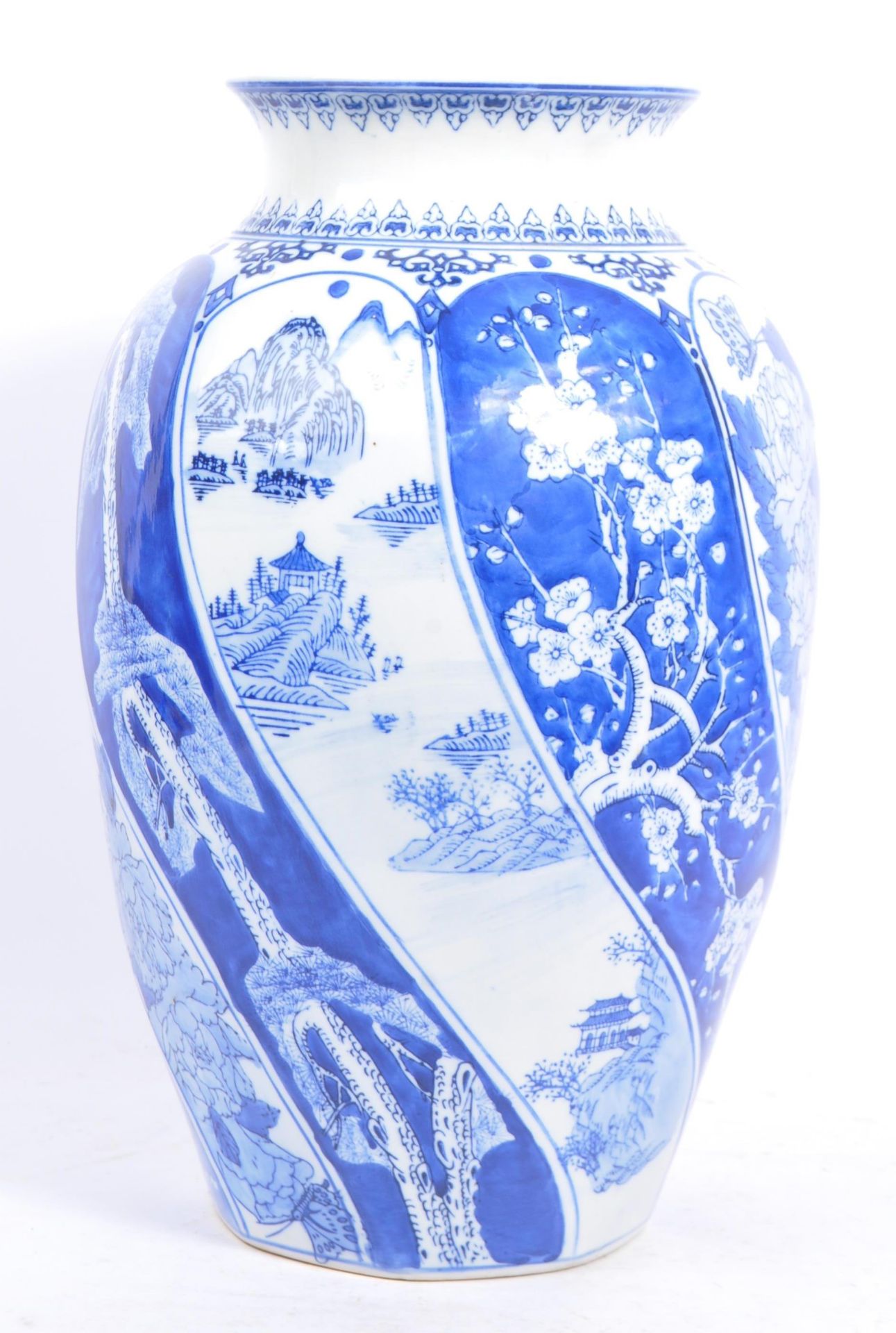 LARGE KANGXI REVIVAL BLUE & WHITE CHINESE VASE