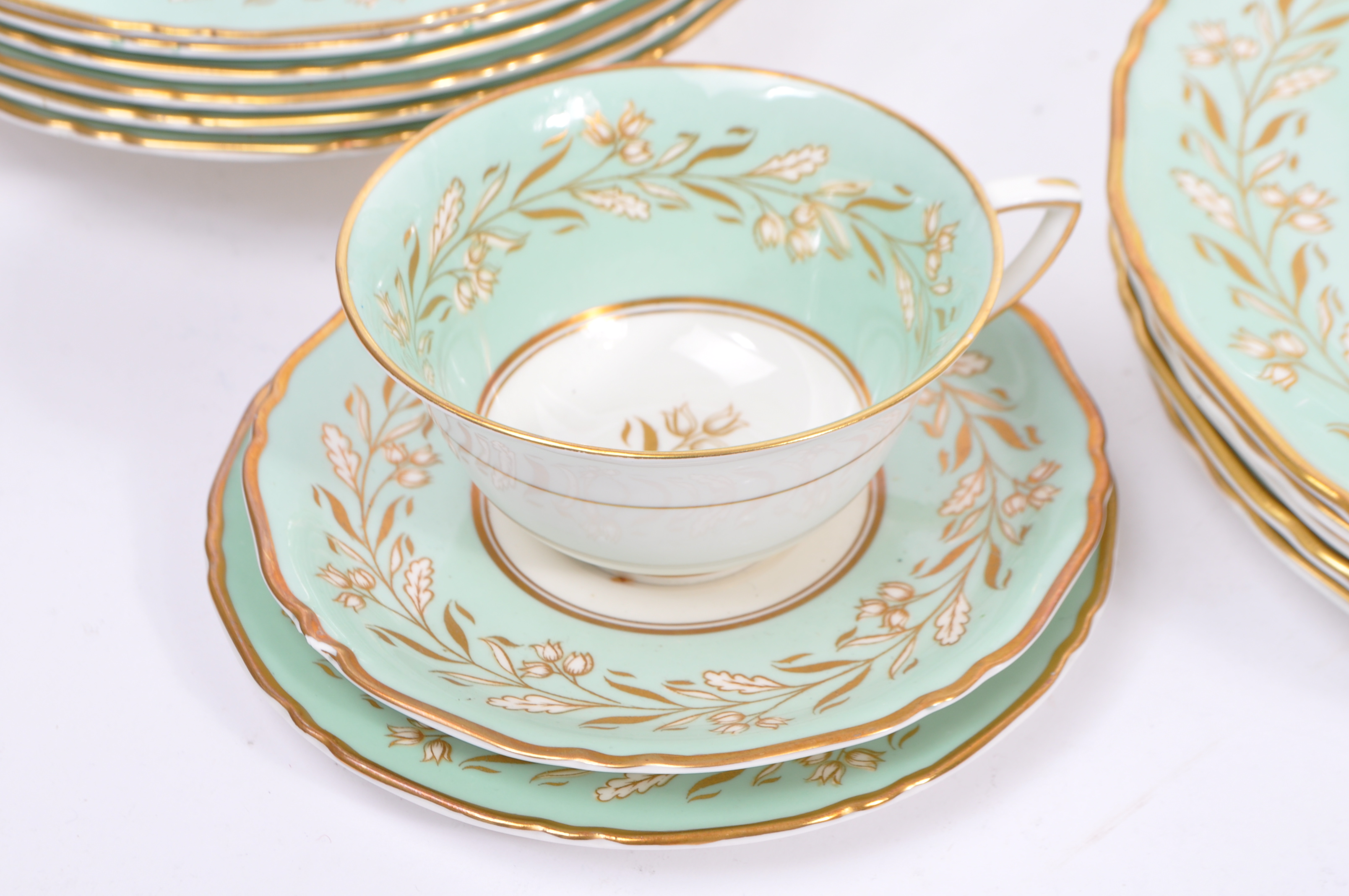 ROYAL WORCESTER 'CERES' TEA & DINNER SET - Image 4 of 8