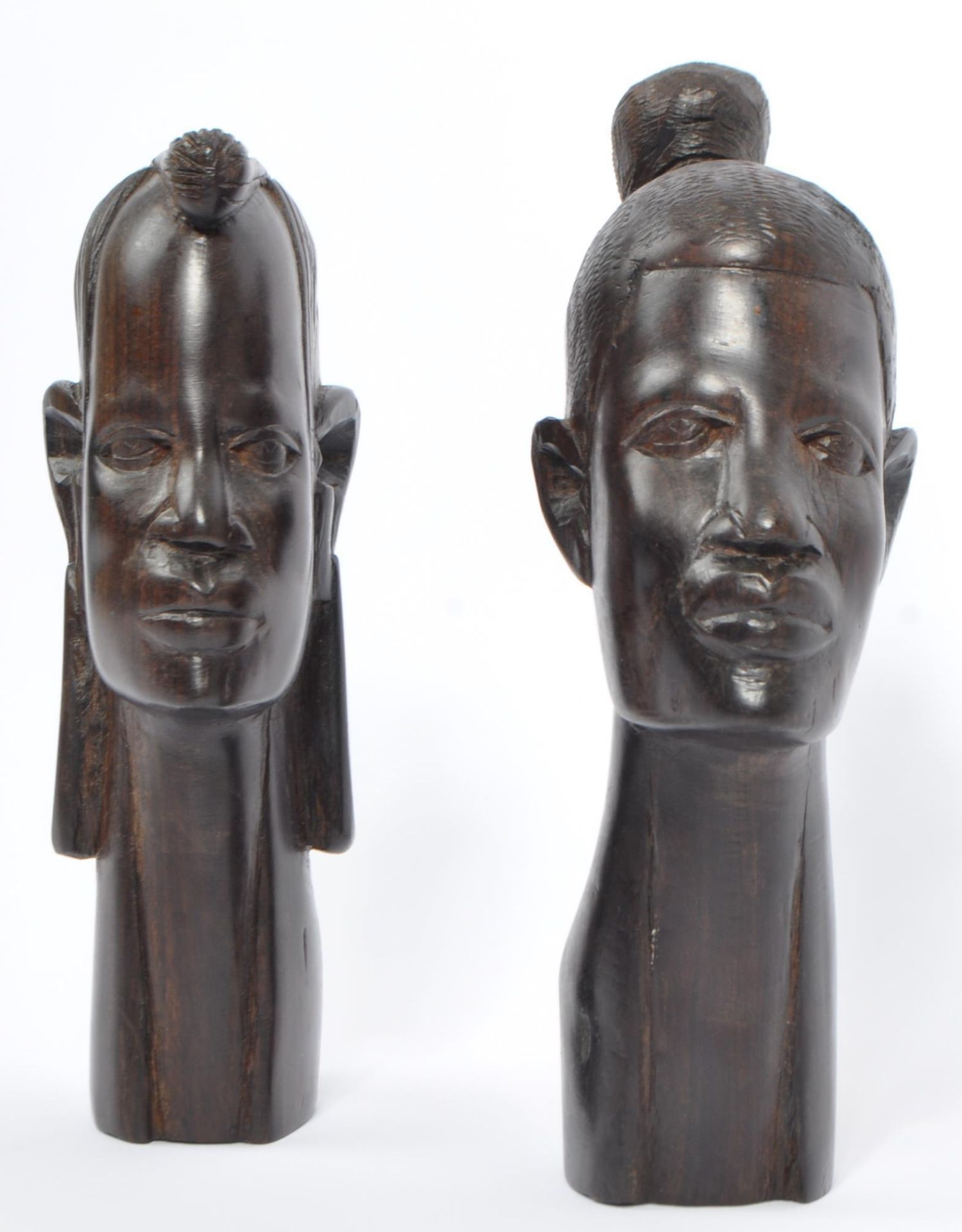 PAIR OF 20TH CENTURY AFRICAN HARDWOOD CARVED STATUES BUSTS - Bild 2 aus 5