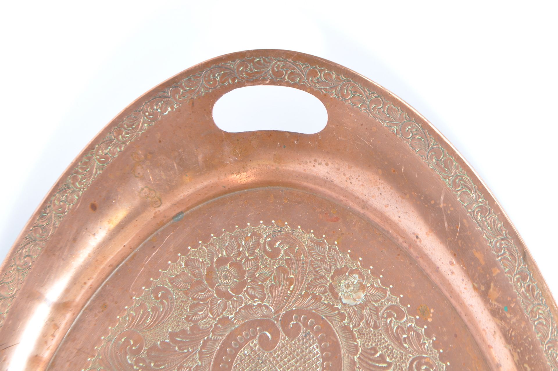 MID 20TH CENTURY OVAL INLAID ORNATE SCROLLWORK COPPER TRAY - Image 3 of 4