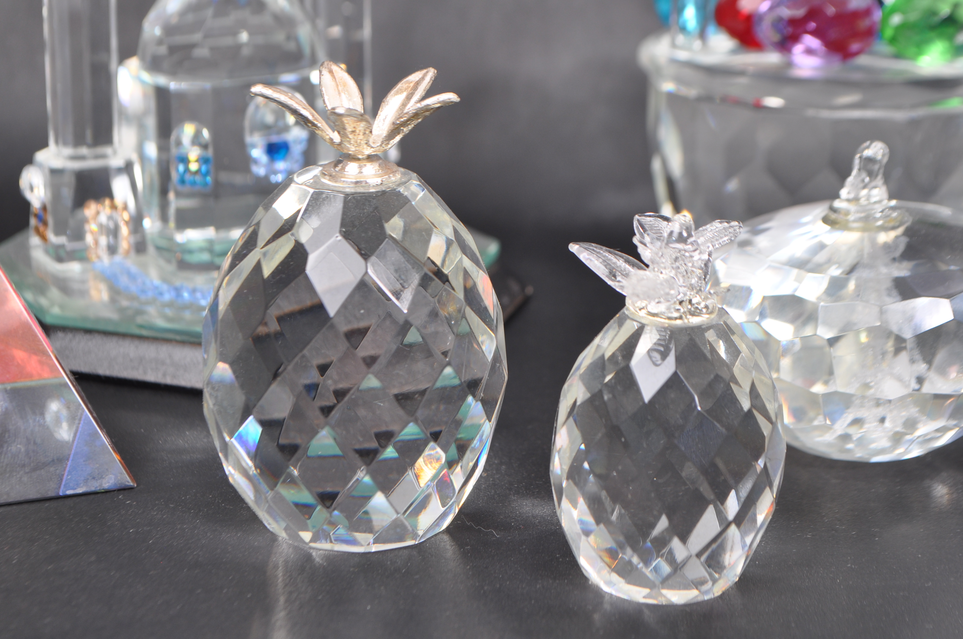 COLLECTION OF SWAROVSKI CRYSTAL AND SIMILAR ORNAMENTS - Image 4 of 7
