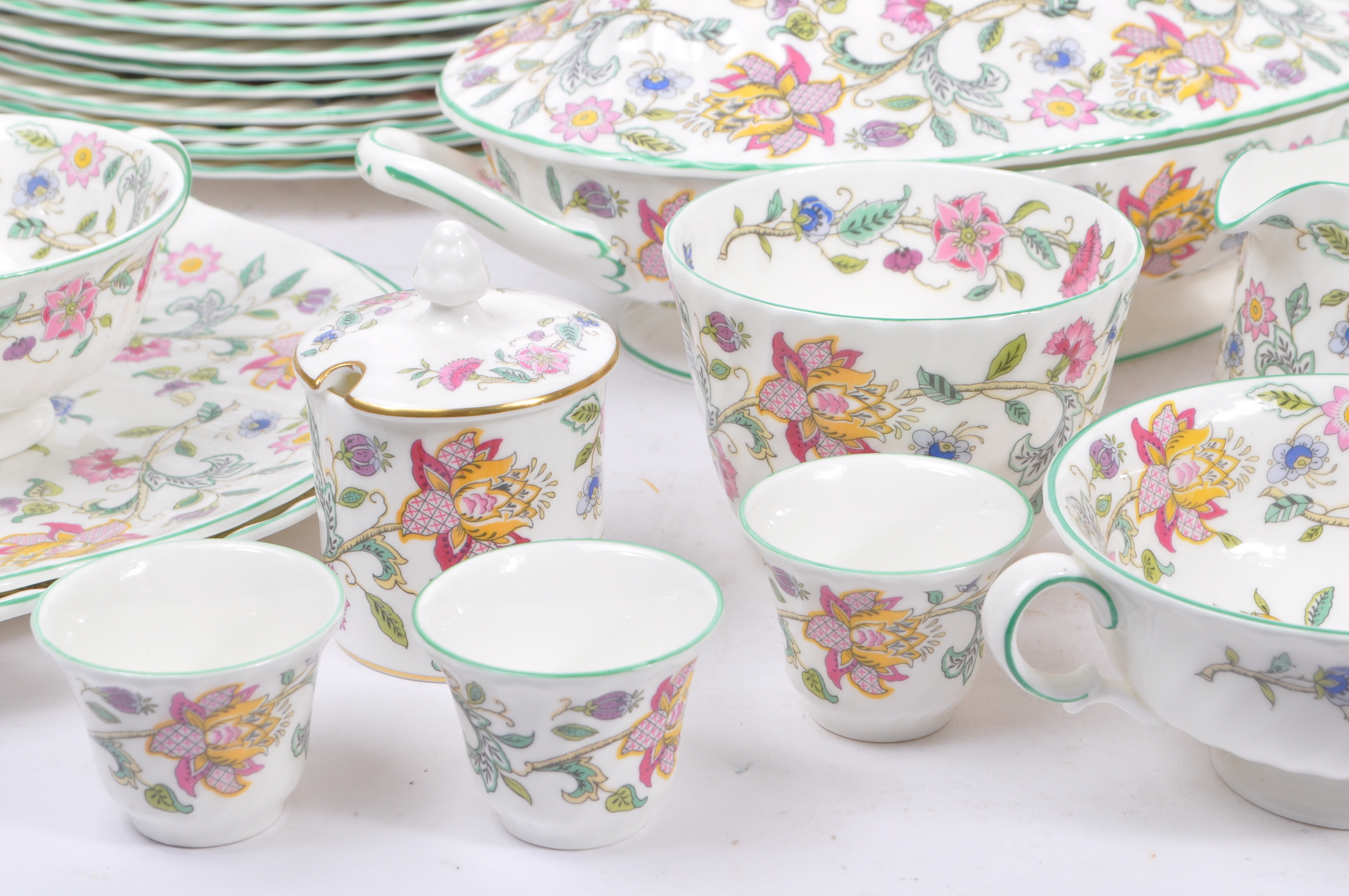 VINTAGE MINTON HADDON HALL CHINA DINNER & TEA SERVICE - Image 7 of 9