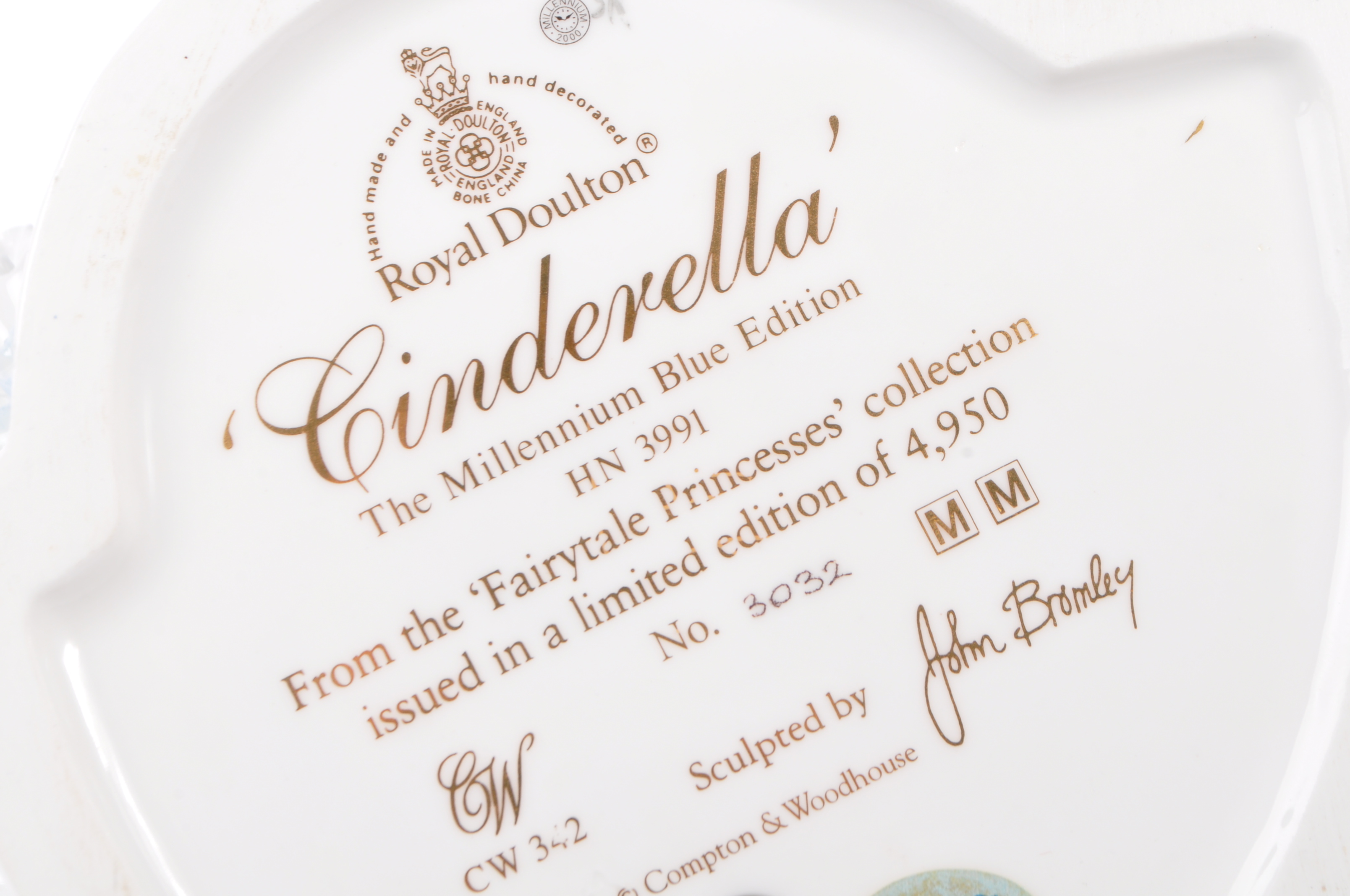 LIMITED EDITION ROYAL DOULTON CINDERELLA CHINA FIGURINE - Image 5 of 5