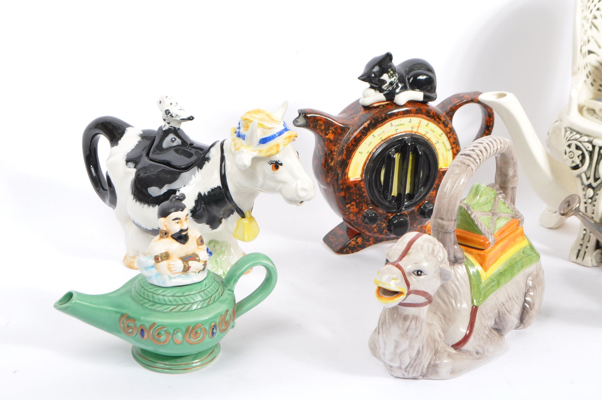 COLLECTION OF LATER 20TH CENTURTY CERAMIC SWINESIDE NOVELTY TEAPOTS - Bild 2 aus 4