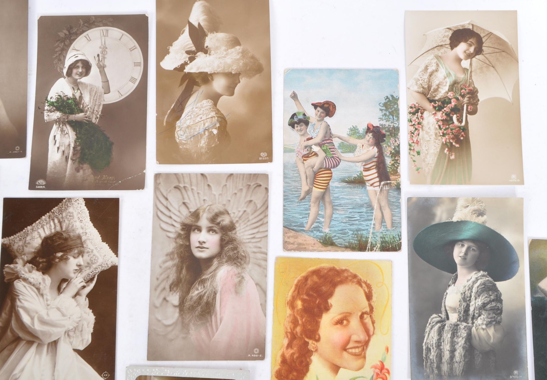 A collection of Edwardian 1920s Glamour / romance postcards. Attractive girls / beautiful young - Bild 10 aus 17