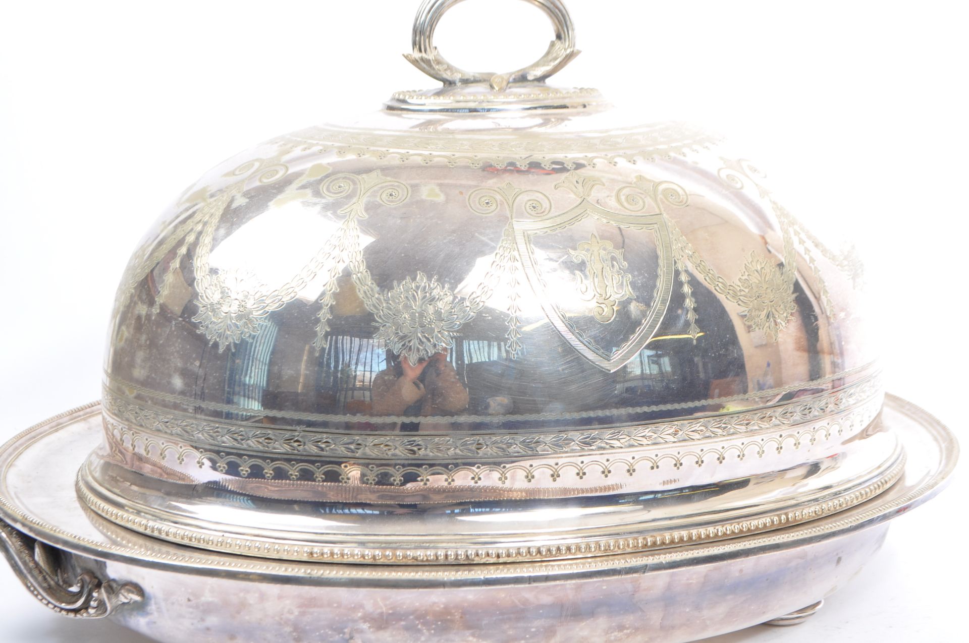 LARGE VICTORIAN SILVER PLATED MEAT DOME CLOCHE - Image 4 of 9