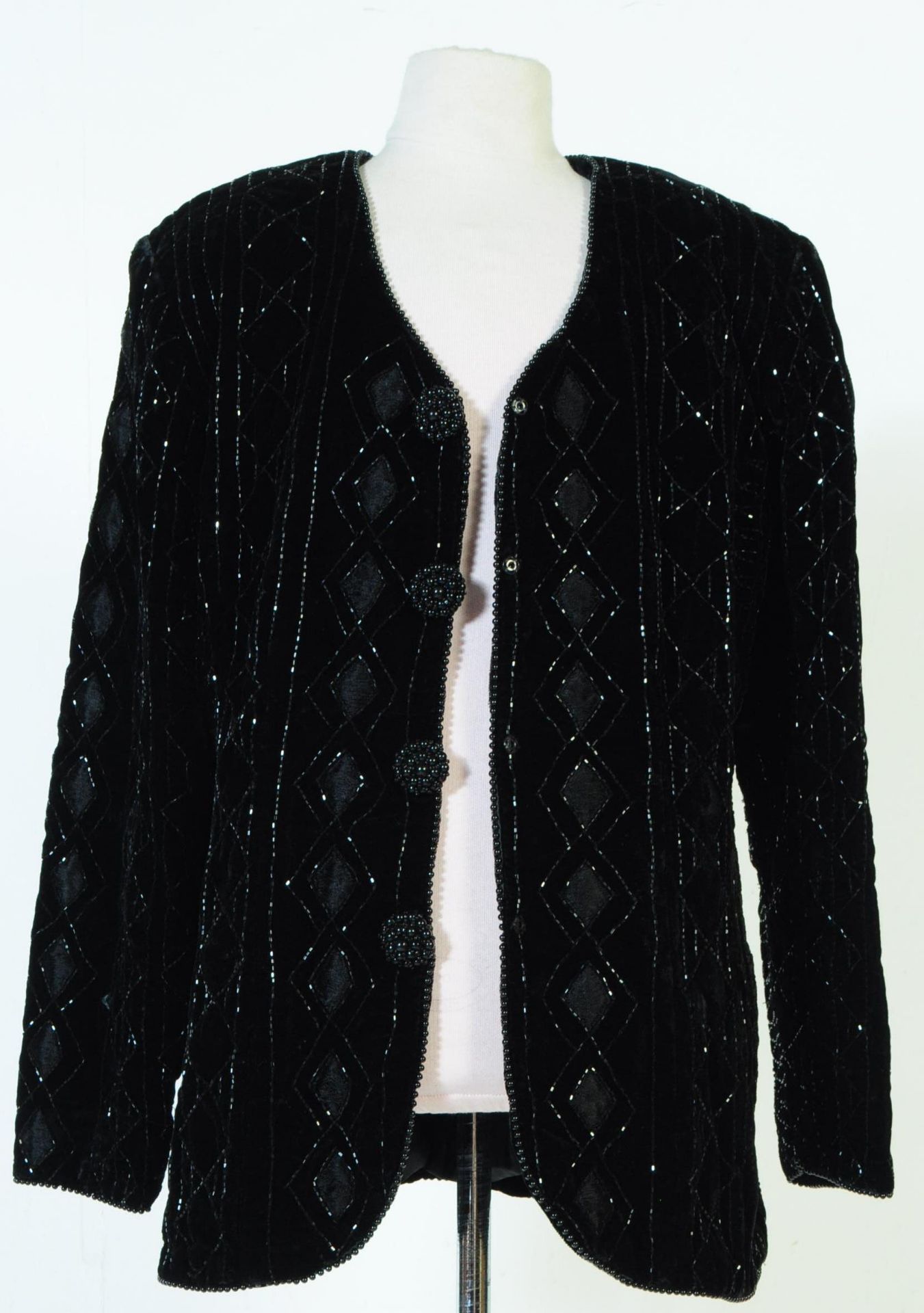 VINTAGE GINA BACCONI BEADED VELVET JACKET WITH SKIRT - Image 4 of 8