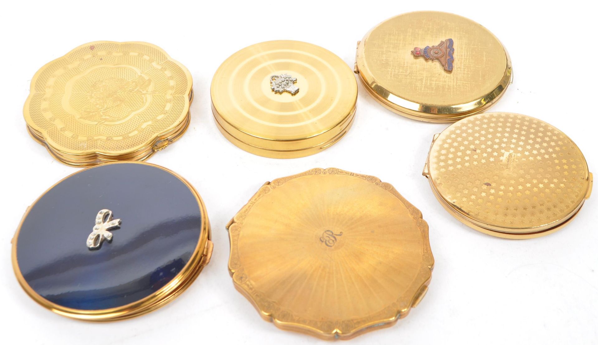 COLLECTION OF VINTAGE VANITY COMPACTS - STRATTON - MAGARET ROSE