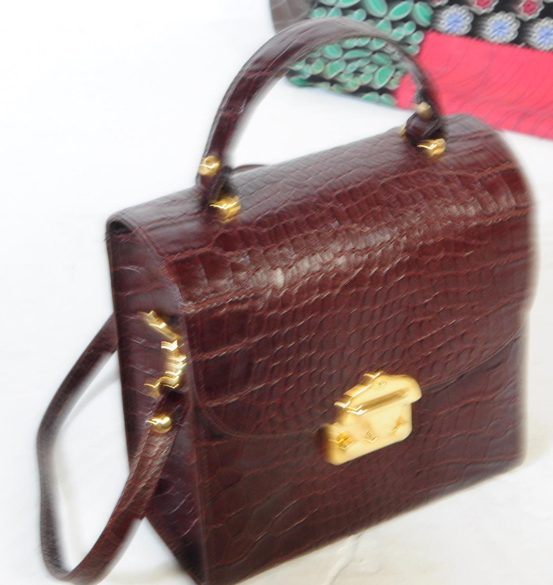 COLLECTION OF VINTAGE 20TH CENTURY HANDBAGS - Image 7 of 8