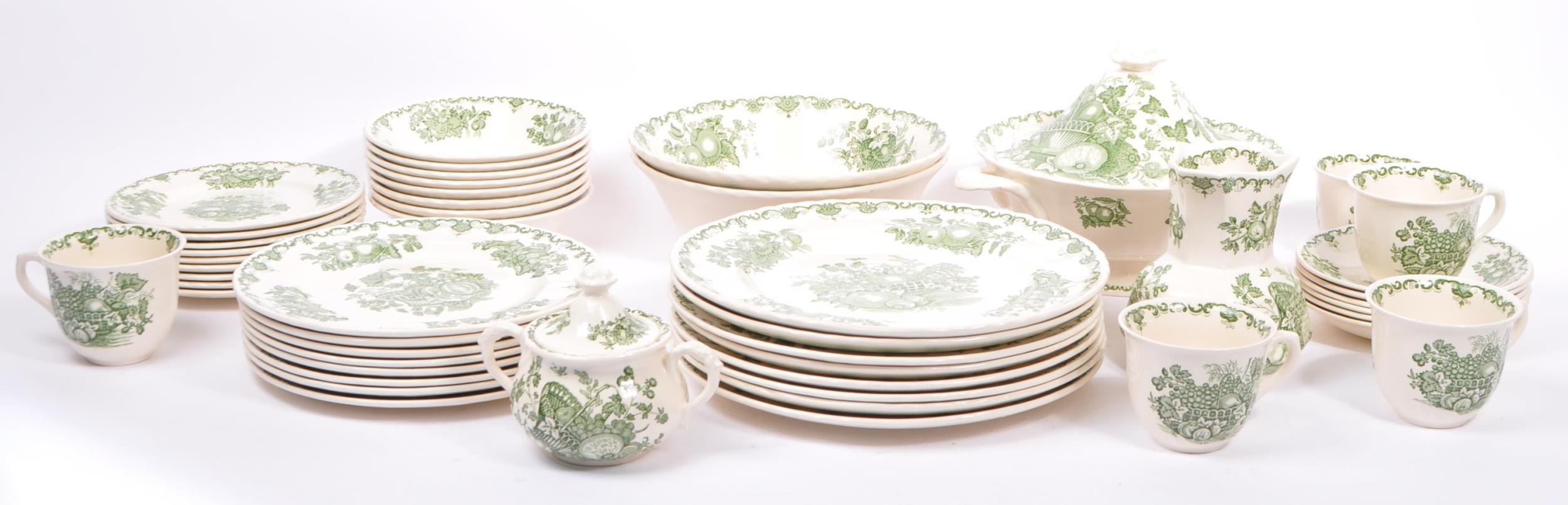 VINTAGE 20TH CENTURY MASON'S IRONSTONE CHINA DINNER SET