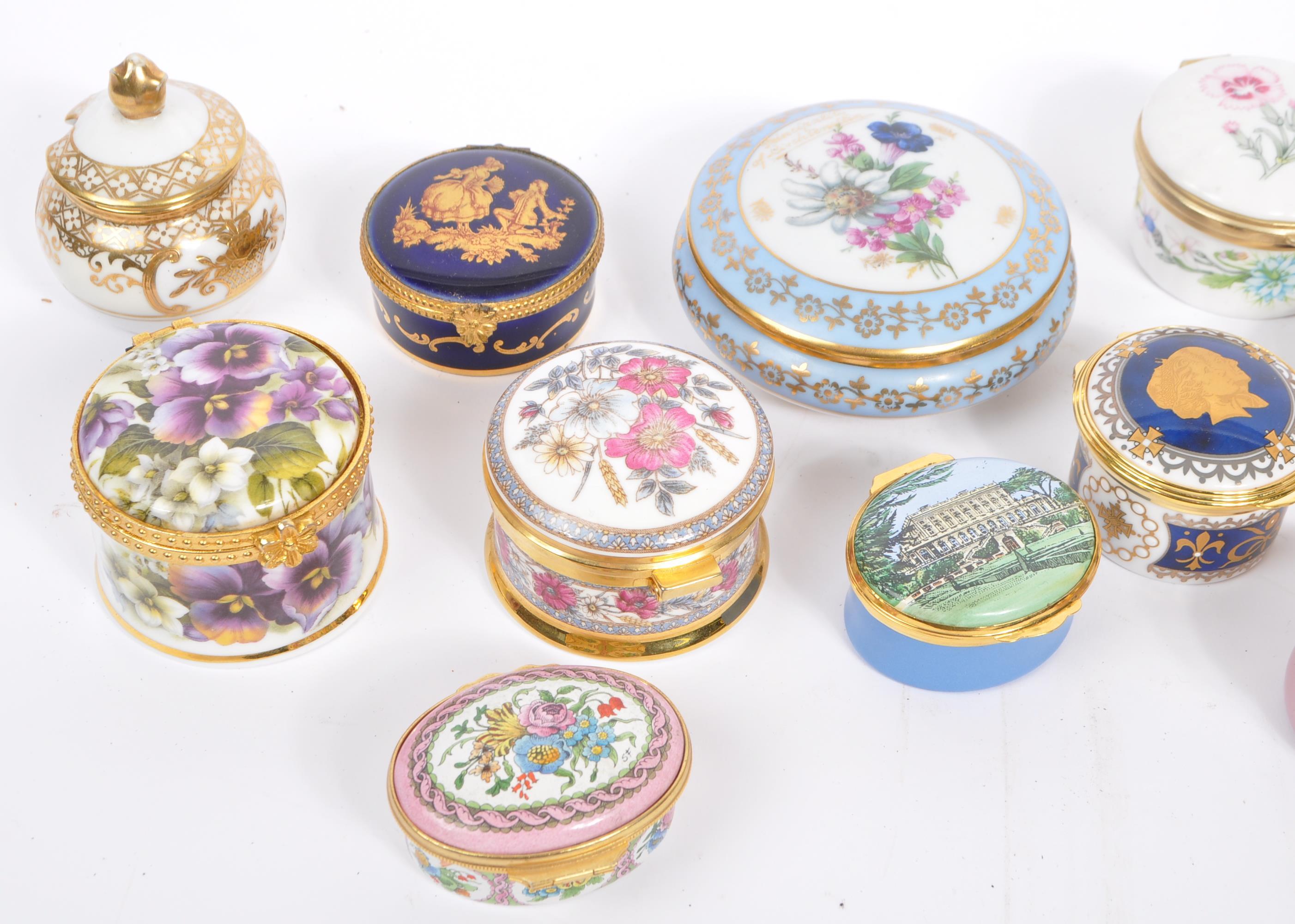 ENAMEL & PORCELAIN LIDDED POTS INCLUDING HALCYON DAYS - Image 2 of 5