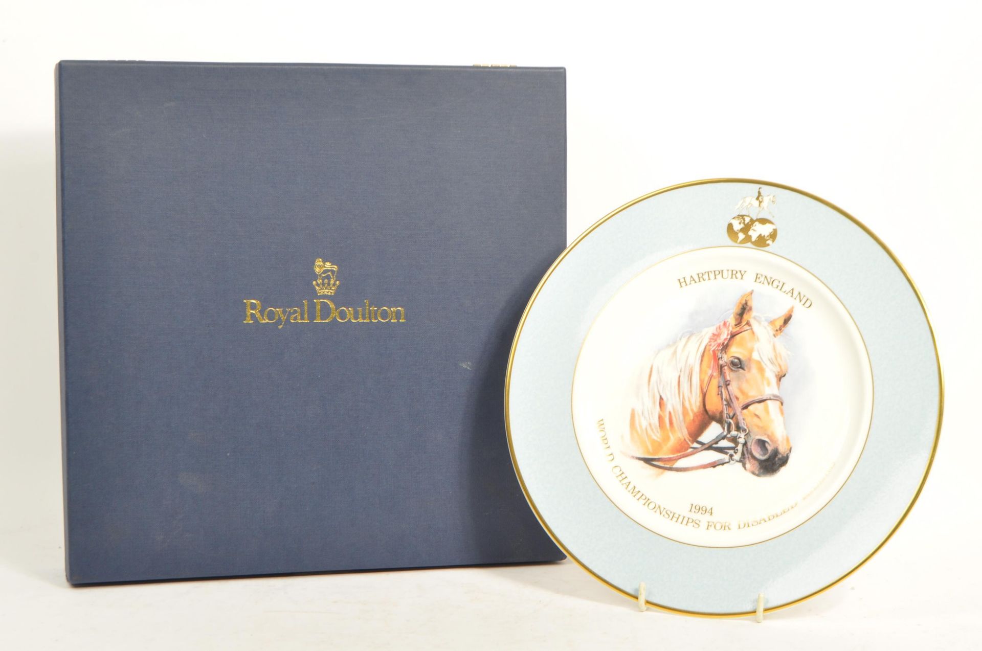 A LATE 20TH CENTURY CERAMIC ROYAL DOULTON HORSE WALL PLATE