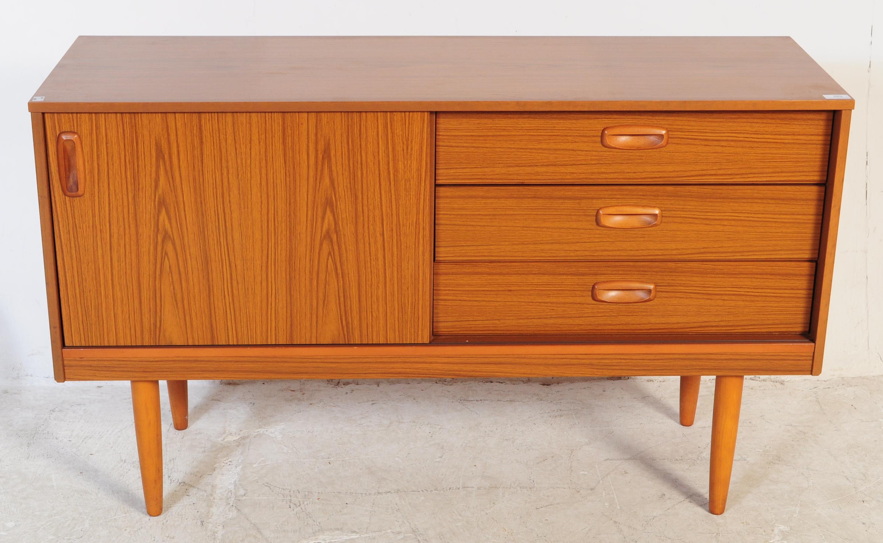 RETRO MID 20TH CENTURY TEAK SIDEBOARD CREDENZA - Image 2 of 7