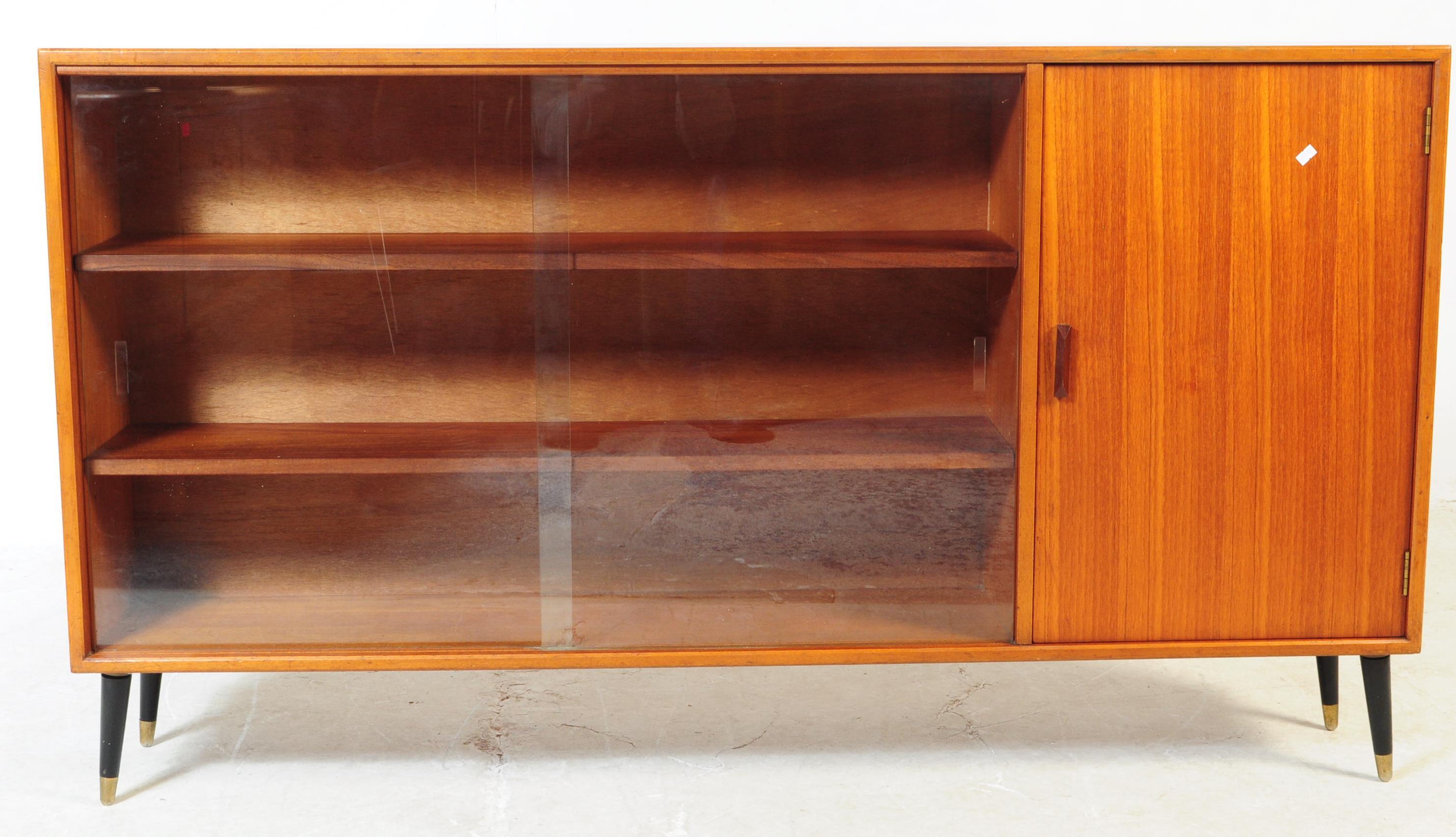 MID 20TH CENTURY VINTAGE HERBERT GIBBS GLASS DISPLAY SIDEBOARD - Image 2 of 8