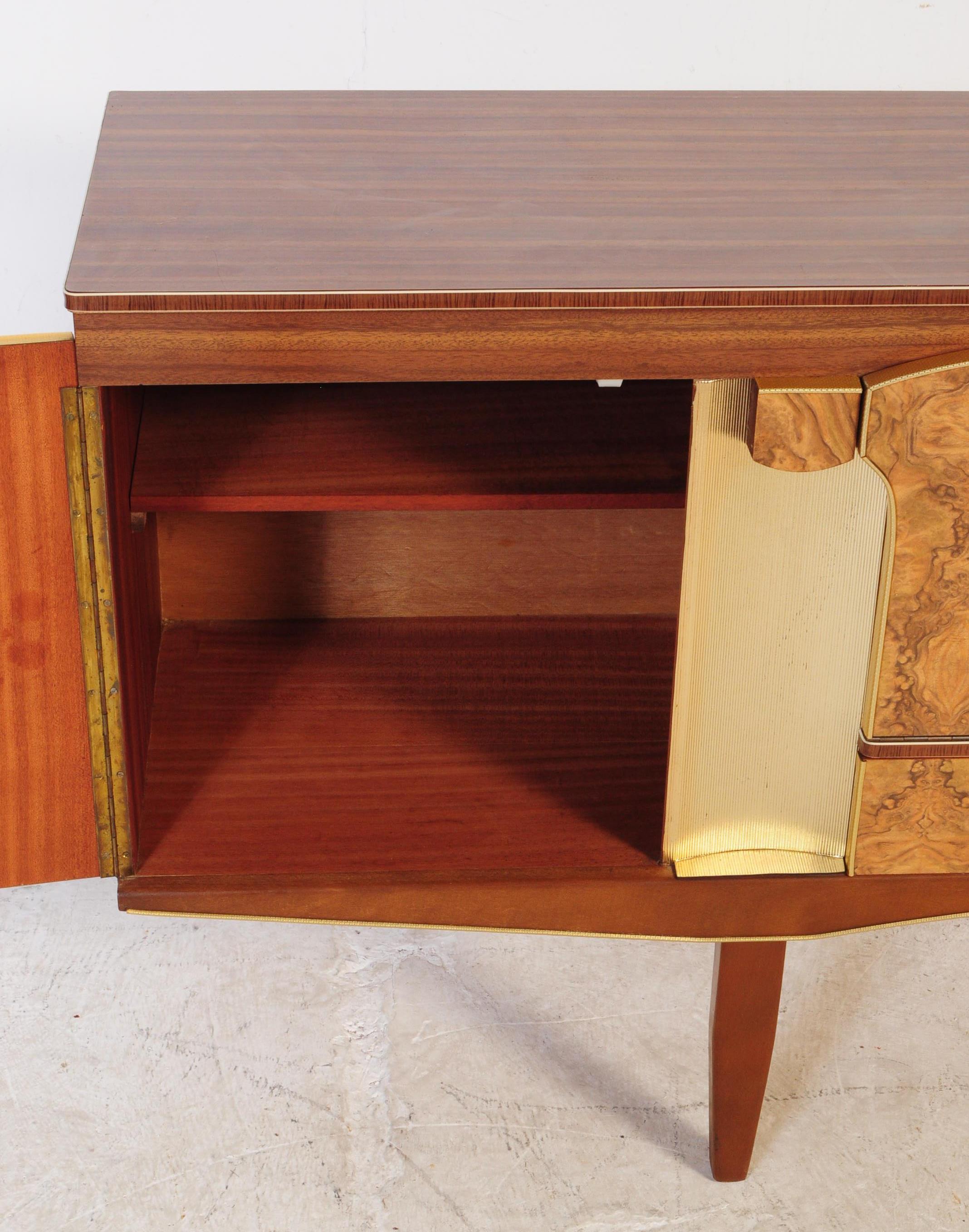 MID 20TH CENTURY BEAUTILITY WALNUT FORMICA SIDEBOARD - Image 4 of 8