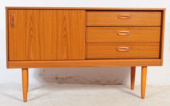 RETRO MID 20TH CENTURY TEAK SIDEBOARD CREDENZA