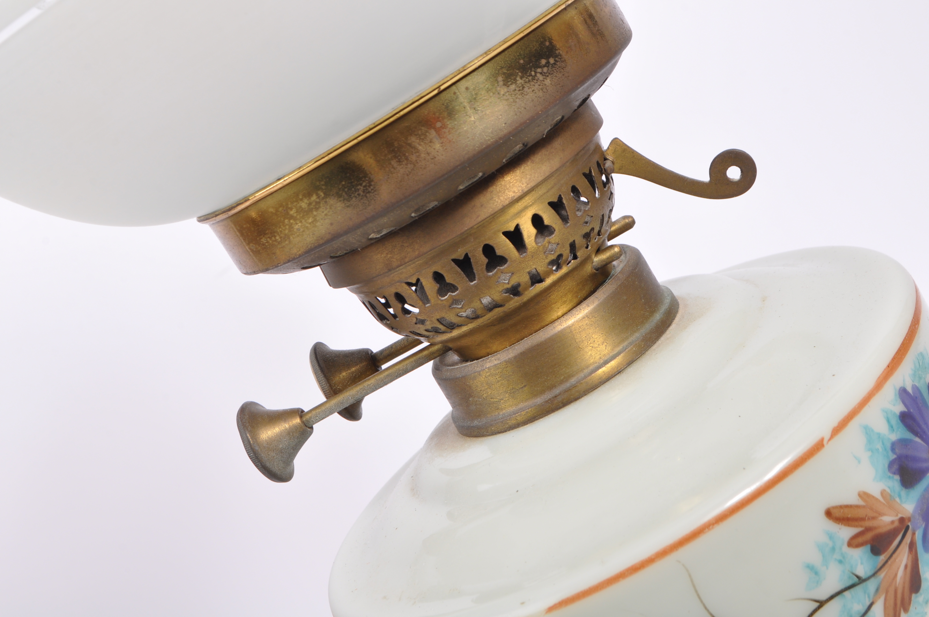 20TH CENTURY OPALINE GLASS OIL LAMP BY W&S BEST ENGLAND - Image 2 of 5