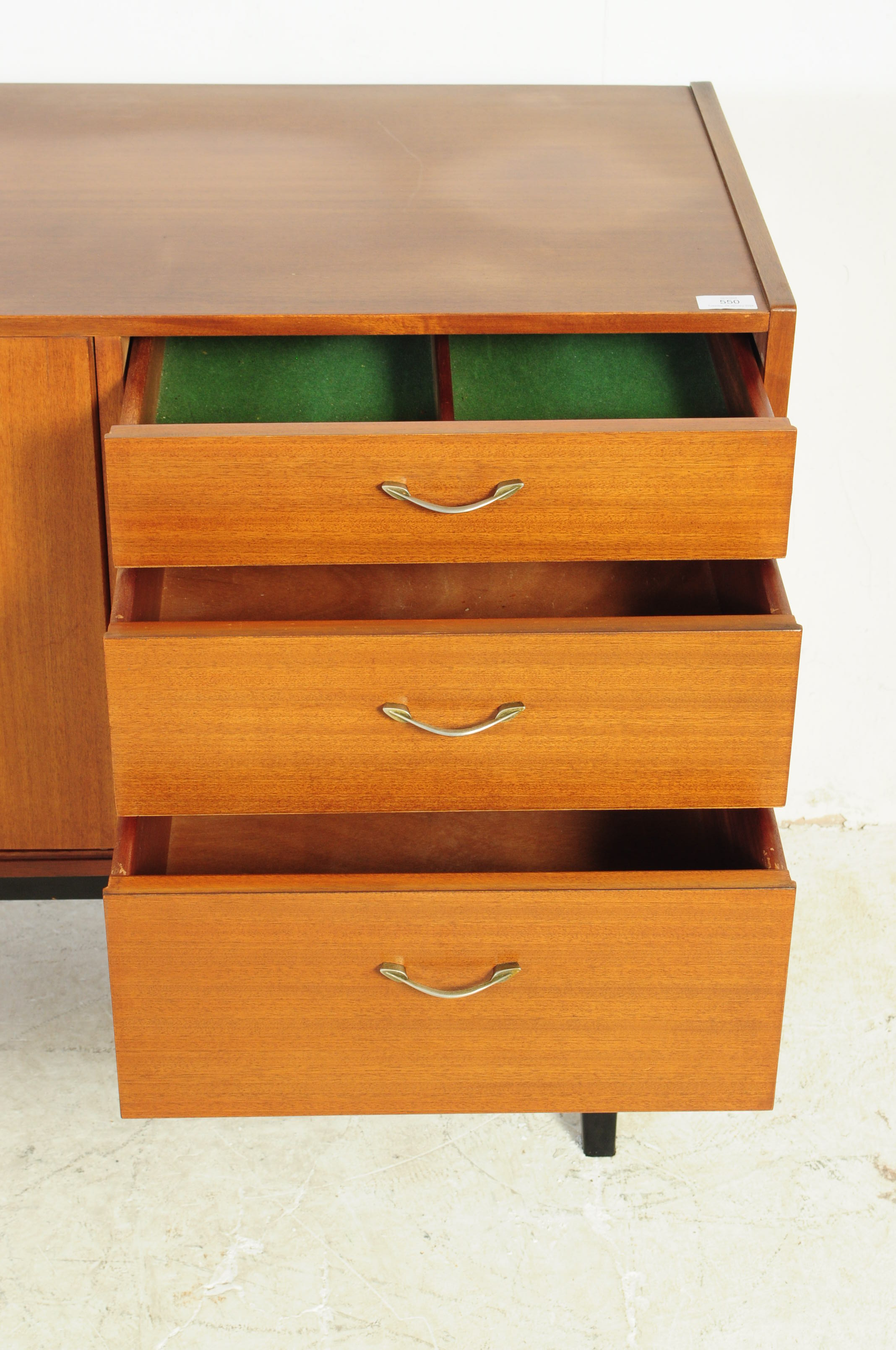 RETRO MID 20TH CENTURY TEAK VENEERED NATHAN SIDEBOARD - Image 4 of 5