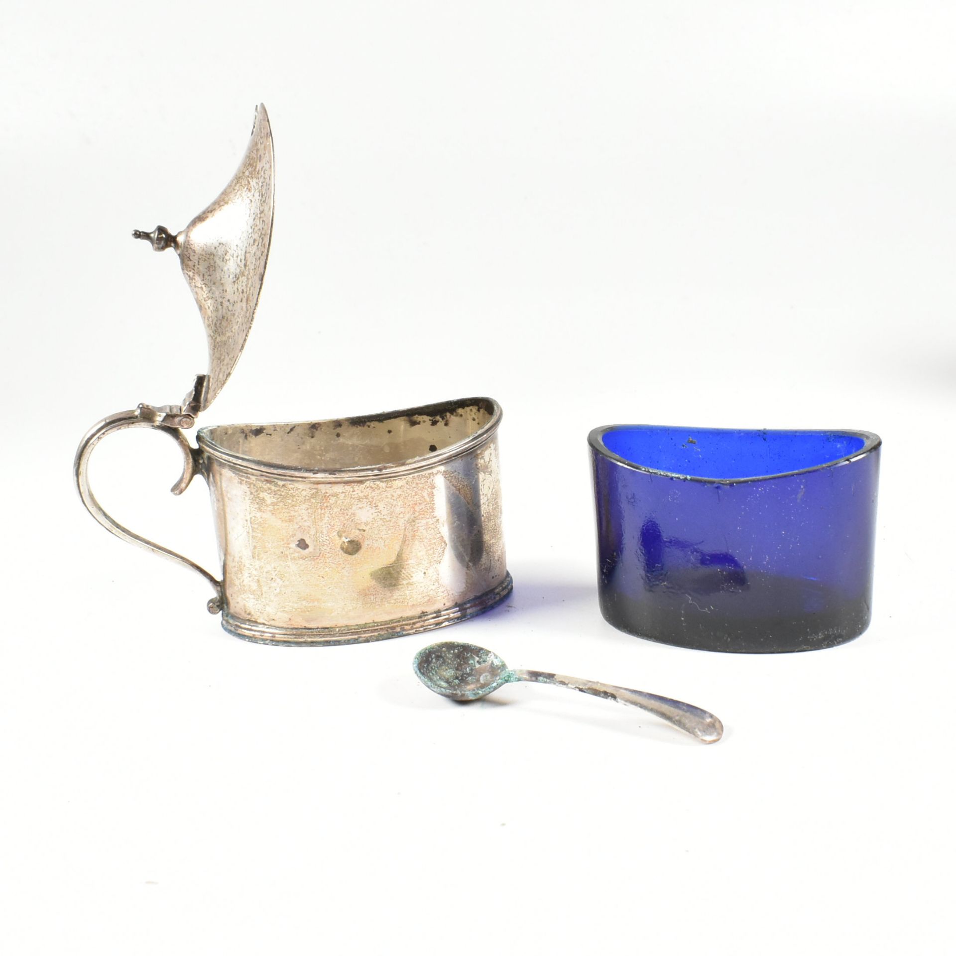 GEORGE V HALLMARKED SILVER CRUETS & LATER SAUCE BOAT - Image 4 of 7